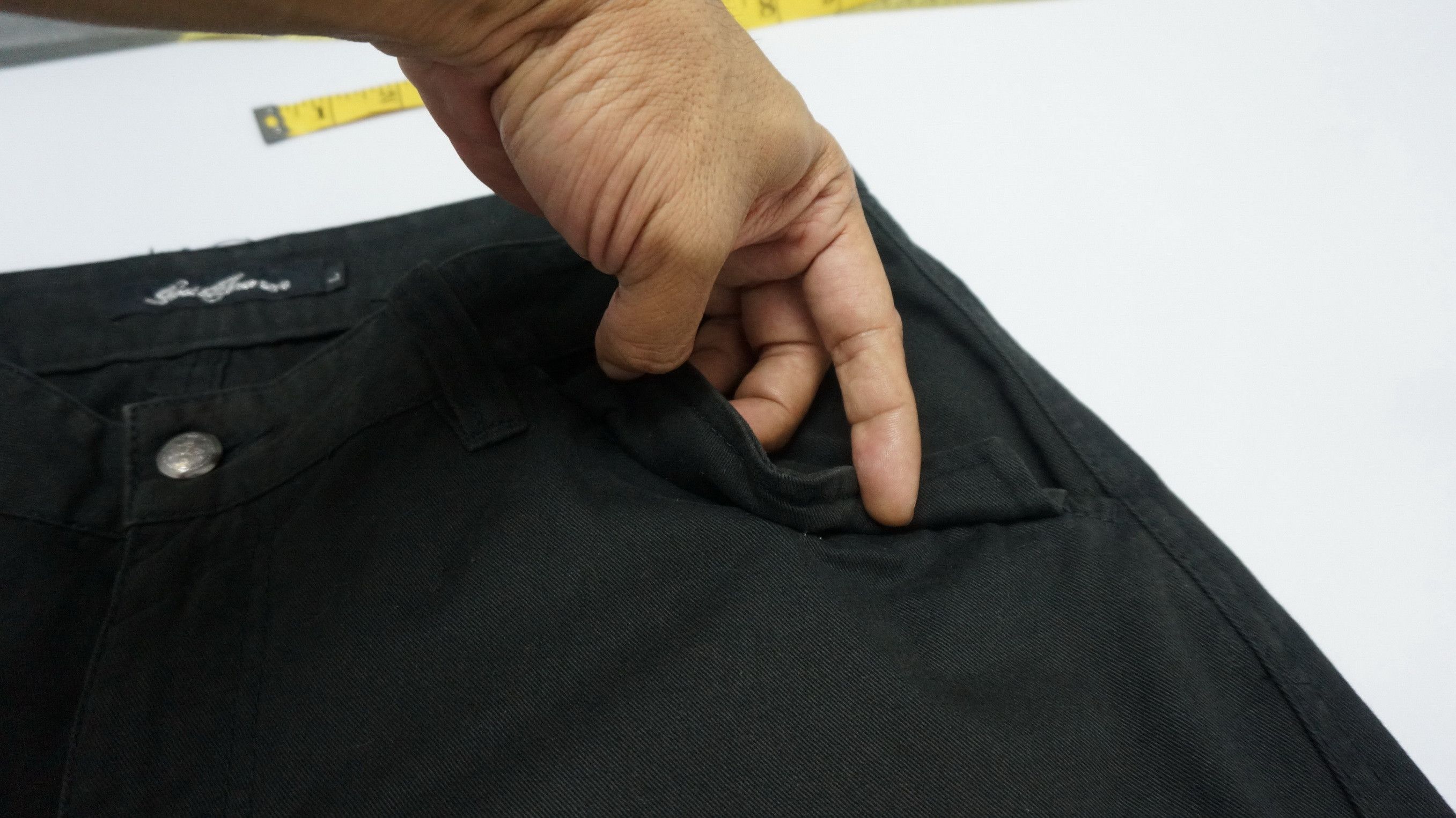Japanese Brand Vtg ROOT THREE Low Rise Flare Leg Black Worn Cargo Pants Size US 32 / EU 48 - 13 Thumbnail
