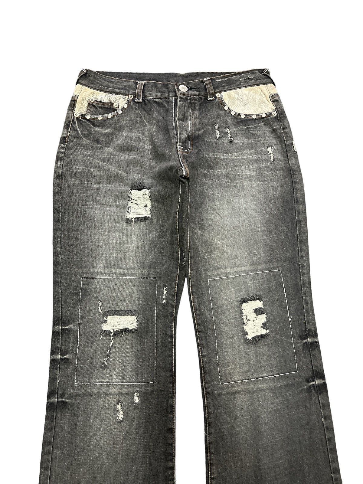 Japanese Brand × Vintage FLARED 💥UNKNOWN STUDDED RIPPED DISTRESSED DENIM PANT Size US 31 - 3 Thumbnail