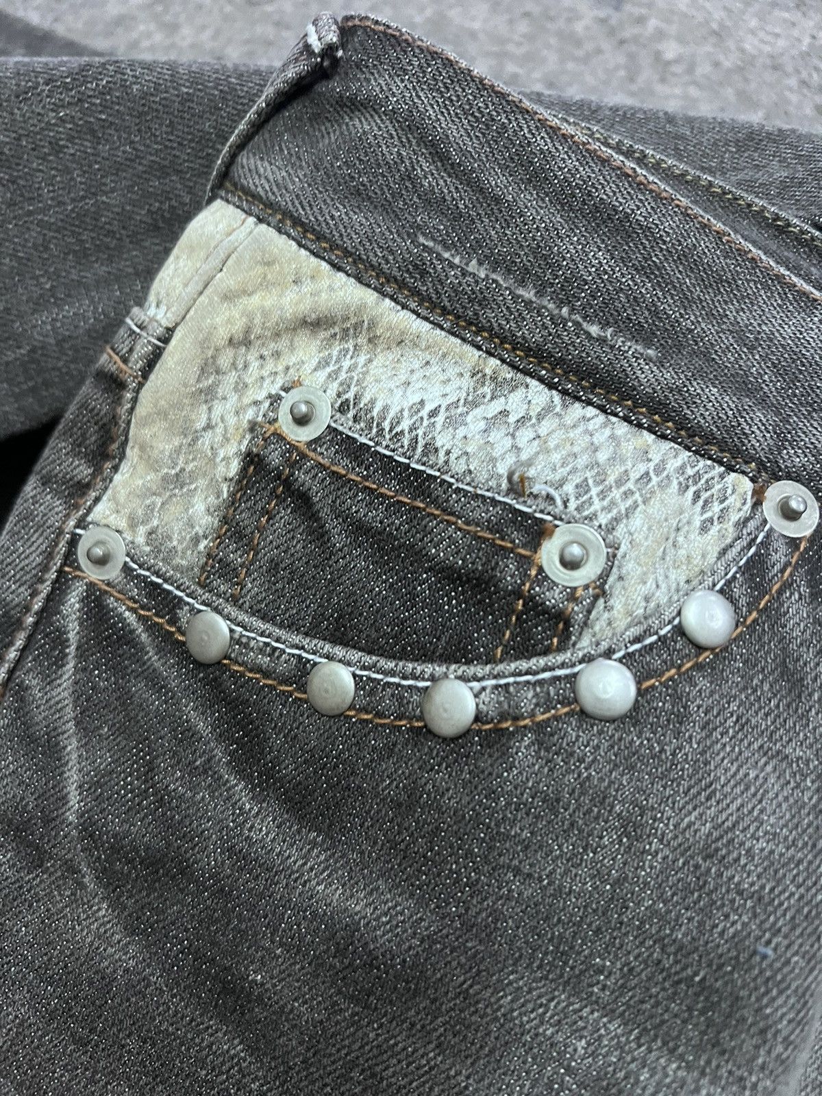 Japanese Brand × Vintage FLARED 💥UNKNOWN STUDDED RIPPED DISTRESSED DENIM PANT Size US 31 - 11 Thumbnail