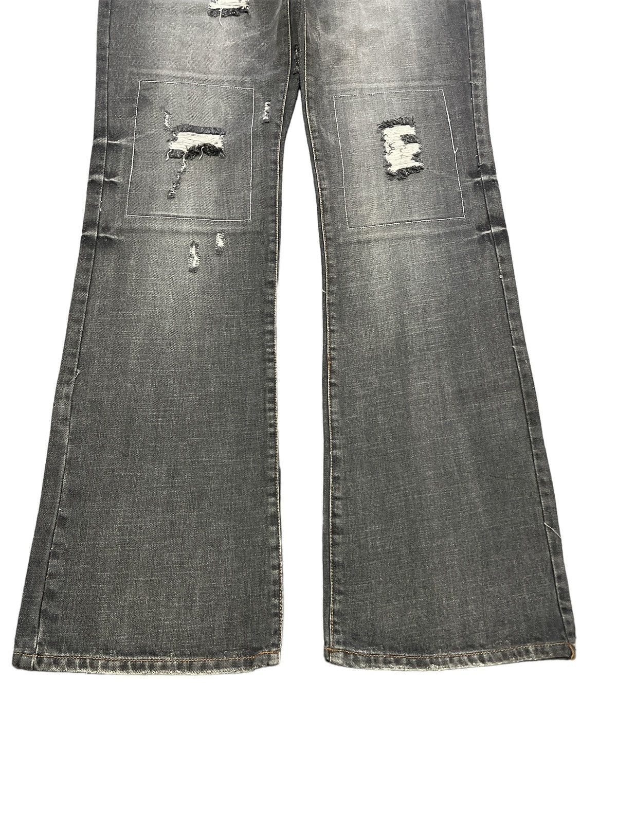 Japanese Brand × Vintage FLARED 💥UNKNOWN STUDDED RIPPED DISTRESSED DENIM PANT Size US 31 - 4 Thumbnail