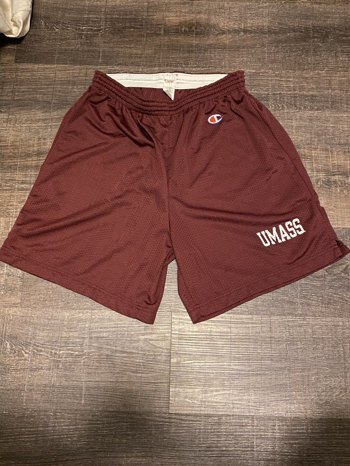 Champion Vintage Champion UMass Spell out University Mesh Shorts Size US 32 / EU 48 - 1 Thumbnail