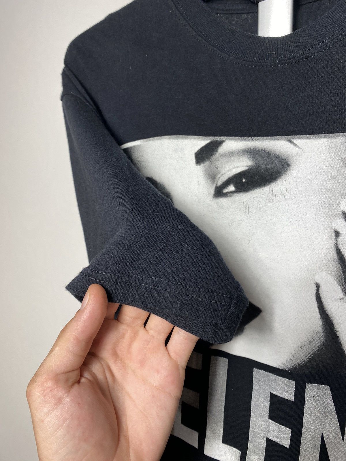 Band Tees Selena Quintanilla Gomez American Singer band T-Shirt Size US XL / EU 56 / 4 - 5 Thumbnail