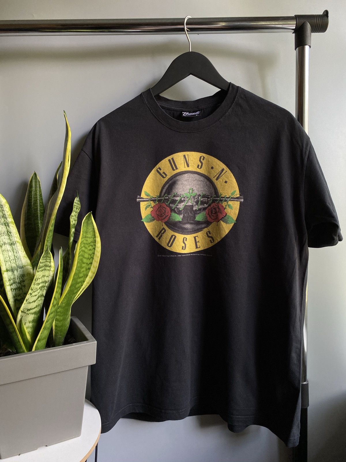 Band Tees Guns N Roses 2011 Classic Logo Band T Shirt Size US XL / EU 56 / 4 - 1 Thumbnail