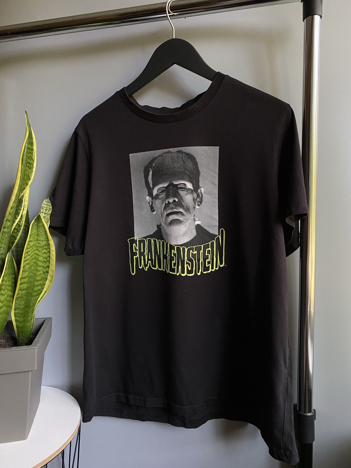 Universal Studios Frankenstein Horror Movie T Shirt Logo Styled Tee Rare Men’s Size US M / EU 48-50 / 2 - 3 Thumbnail