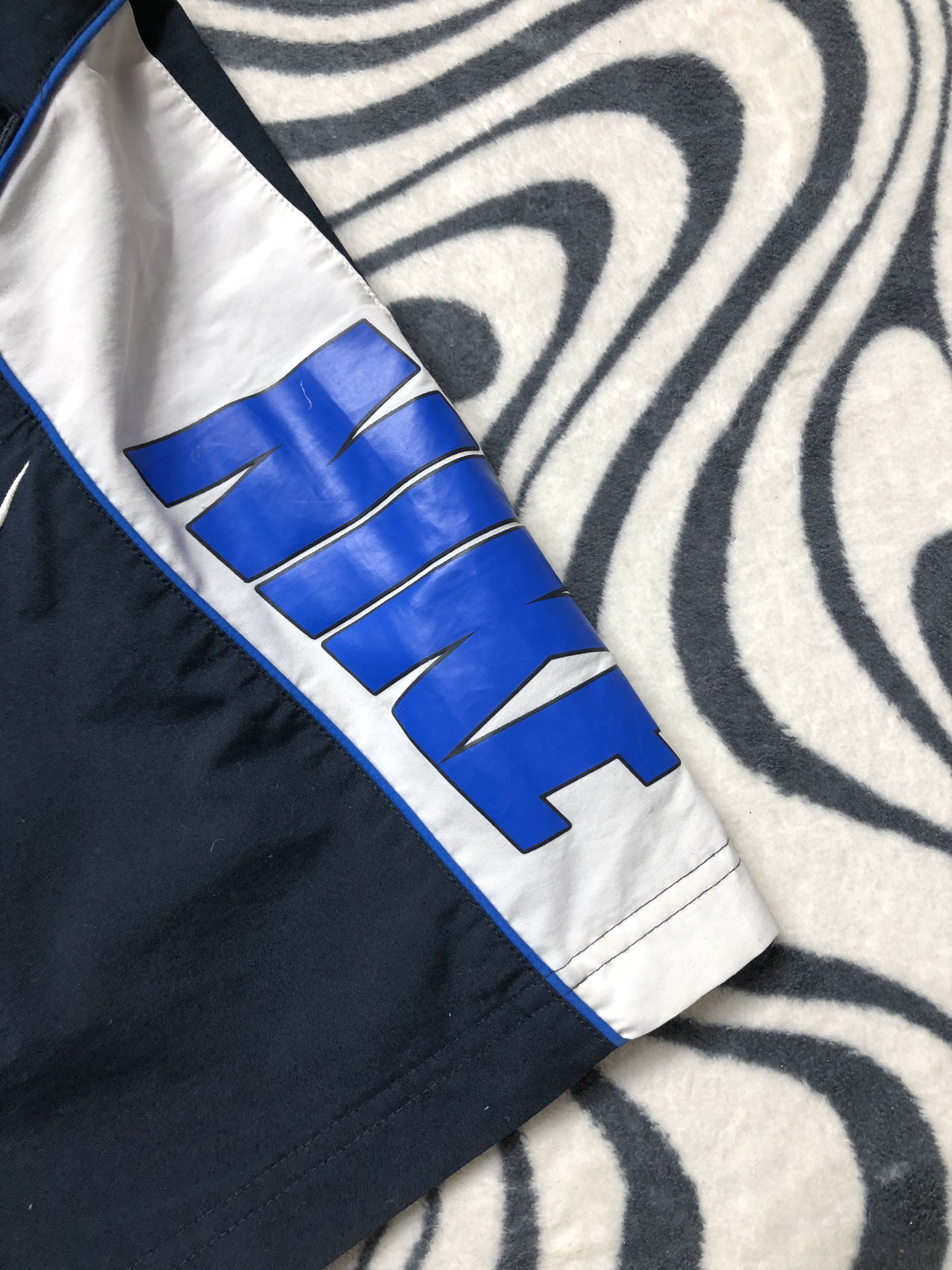 Nike × Vintage Nike Vintage Mens Nylon Shorts Size US 30 / EU 46 - 2 Thumbnail