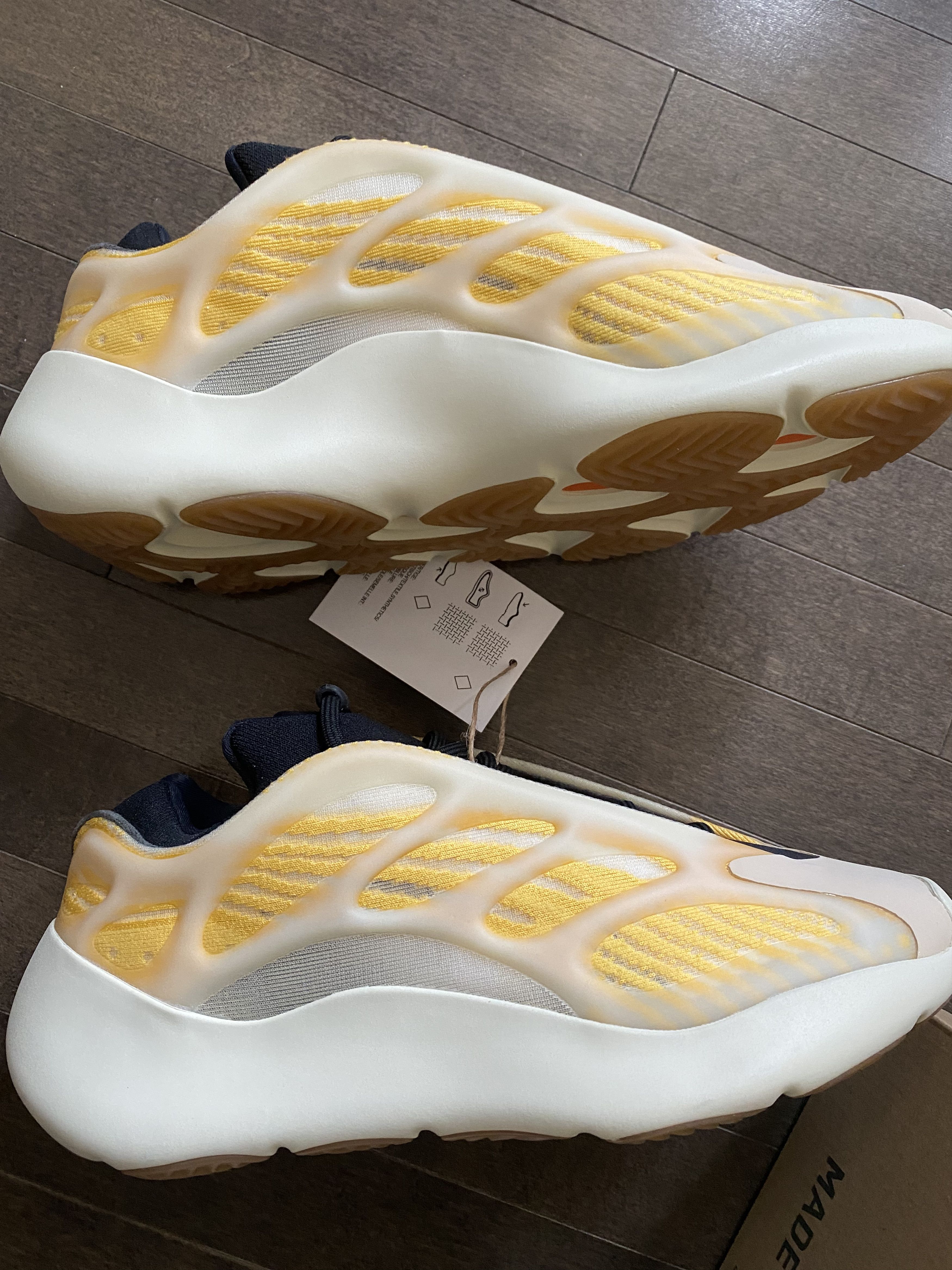 Adidas × Kanye West Yeezy 700 V3 mono safflower Size US 8 / EU 41 - 8 Thumbnail