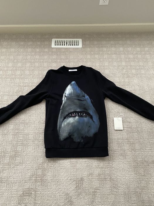 Givenchy discount shark sweatshirt