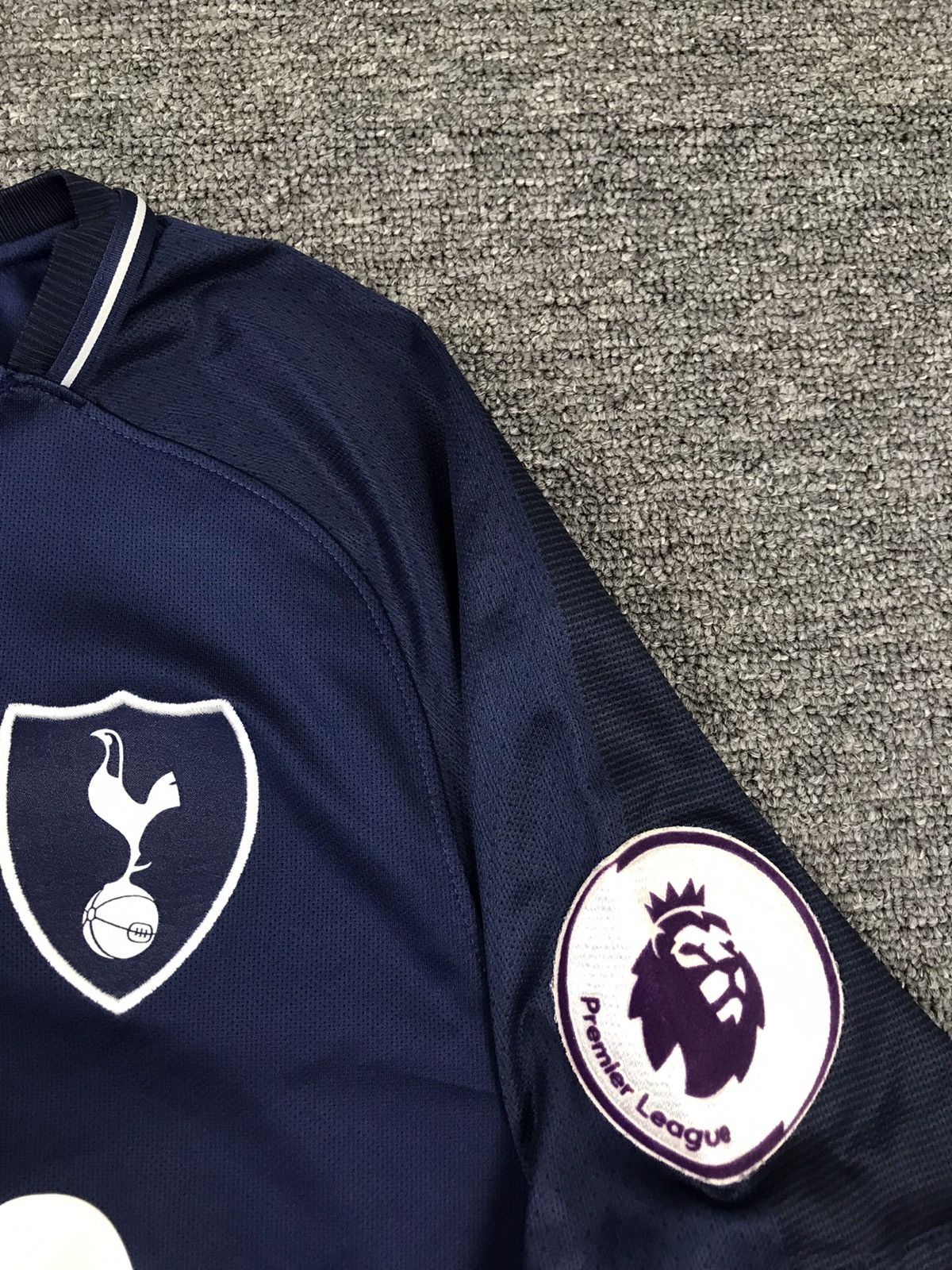 Nike TOTTENHAM HOTSPUR FC 2017-18 AWAY,NIKE,SOCCER JERSEY Size US S / EU 44-46 / 1 - 7 Thumbnail