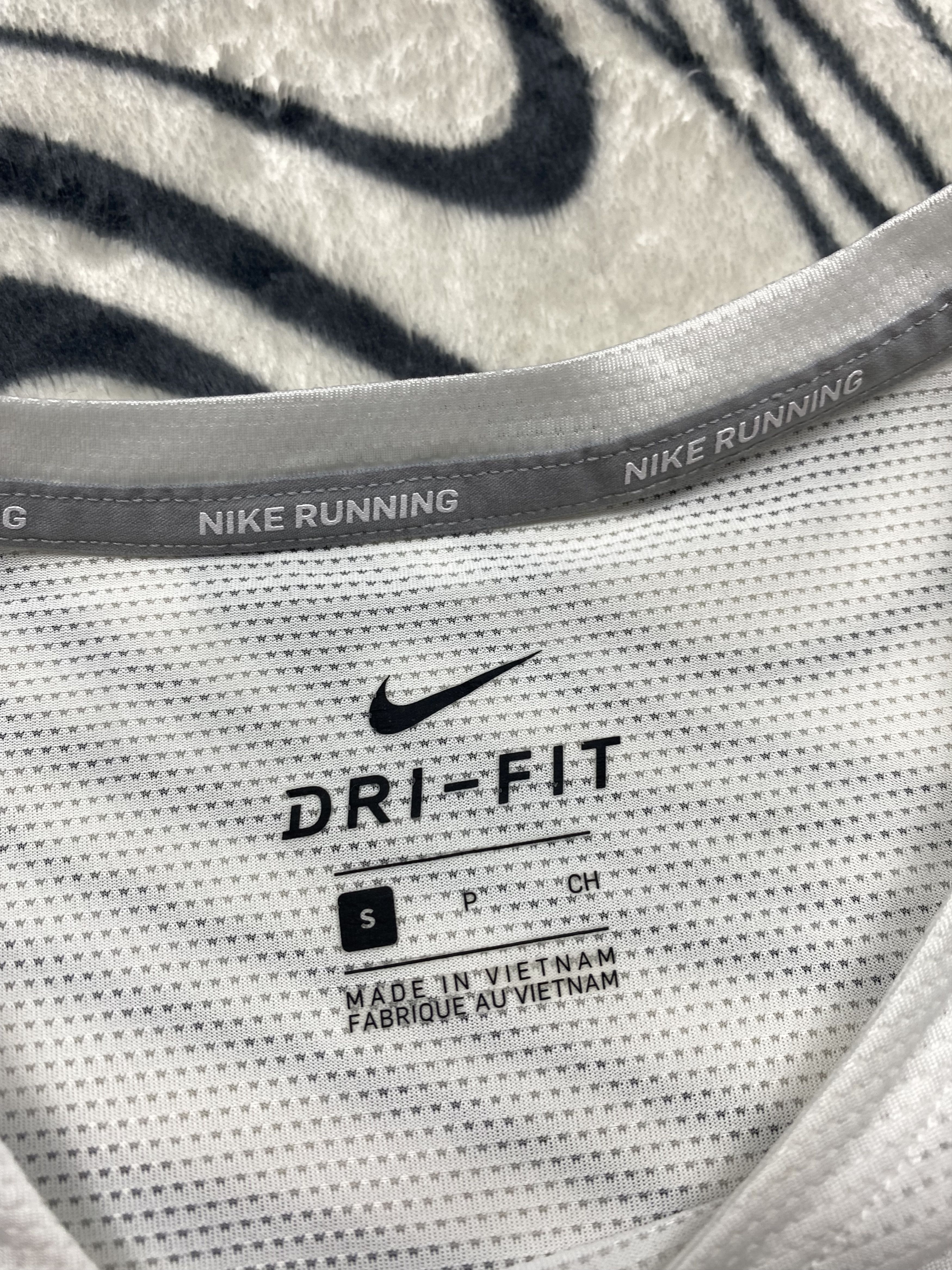 Nike Nike Running Vintage Mens T-Shirt Tee Y2K Dri Fit Size US S / EU 44-46 / 1 - 4 Thumbnail