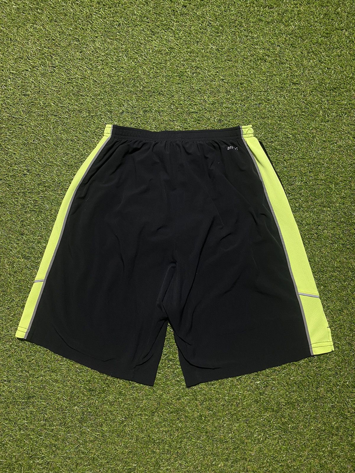 Nike Vintage Nike shorts streetwear swoosh casual y2k size M Size US 32 / EU 48 - 3 Thumbnail