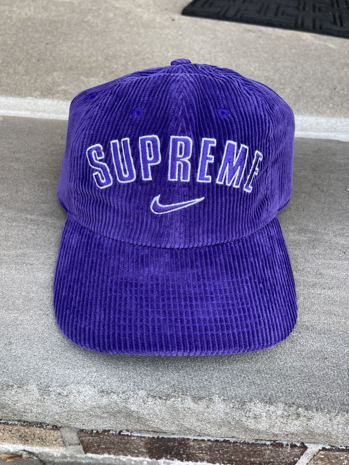 Supreme Nike Arc Corduroy 6-Panel Black - SS22 - US