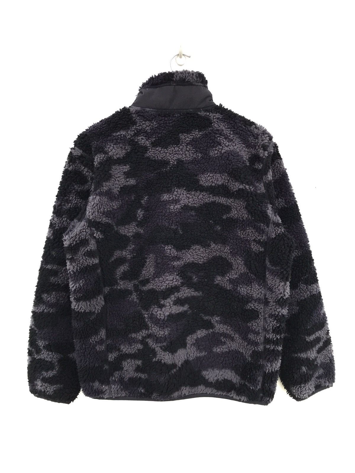 Uniqlo Japanese Brand Uniqlo Fleece Sherpa Camo Jacket Size US S / EU 44-46 / 1 - 2 Thumbnail