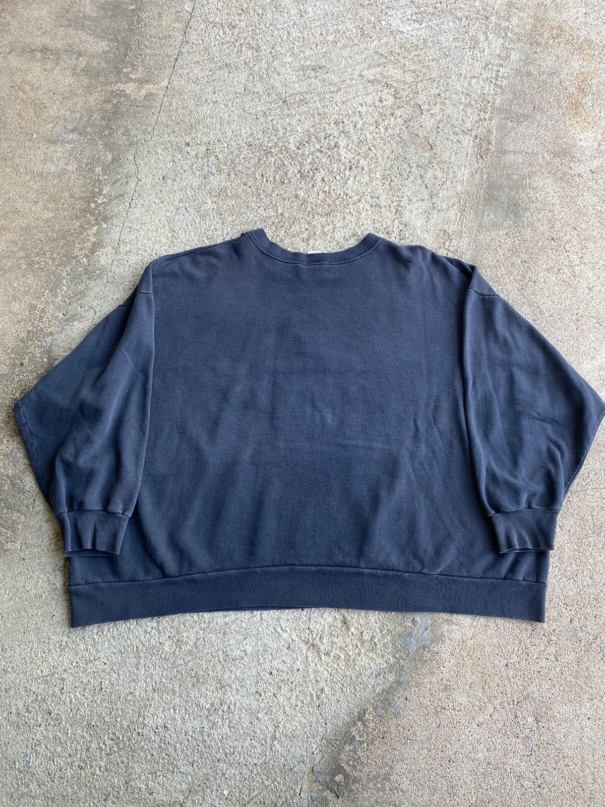 Mickey Mouse × Vintage Vintage 90’s Mickey Mouse Center Faded Wide Fit Sweatshirt Size US XXL / EU 58 / 5 - 6 Thumbnail