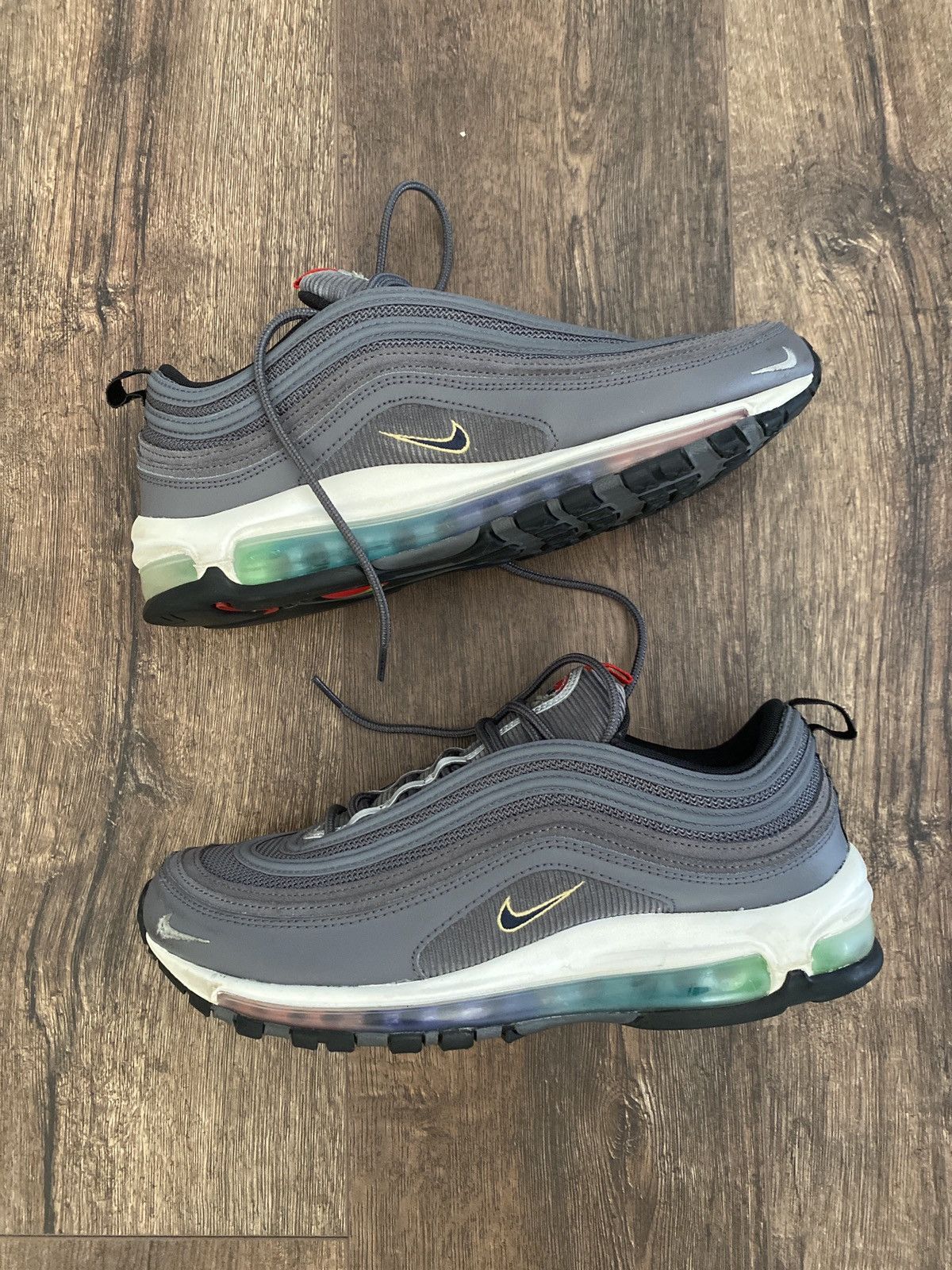 nike air metallic silver
