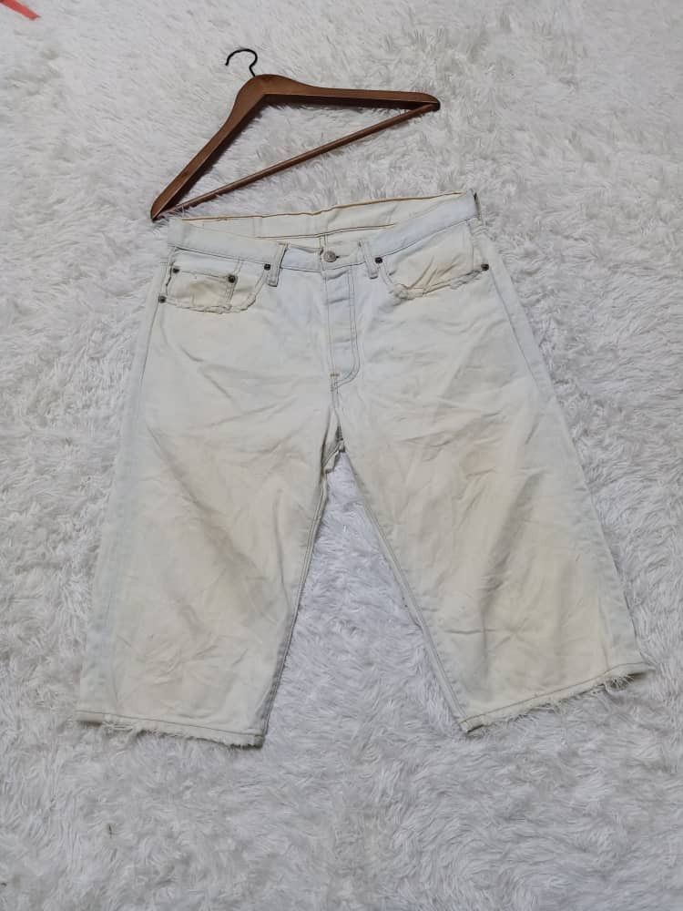 Levi's × Vintage VINTAGE 1997 LEVIS 501 LIGHT BLUE WASH DISTRESED SHORT DENI Size US 32 / EU 48 - 2 Thumbnail