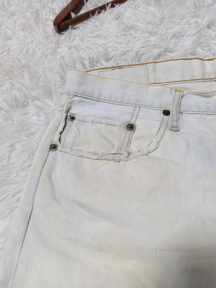 Levi's × Vintage VINTAGE 1997 LEVIS 501 LIGHT BLUE WASH DISTRESED SHORT DENI Size US 32 / EU 48 - 3 Thumbnail