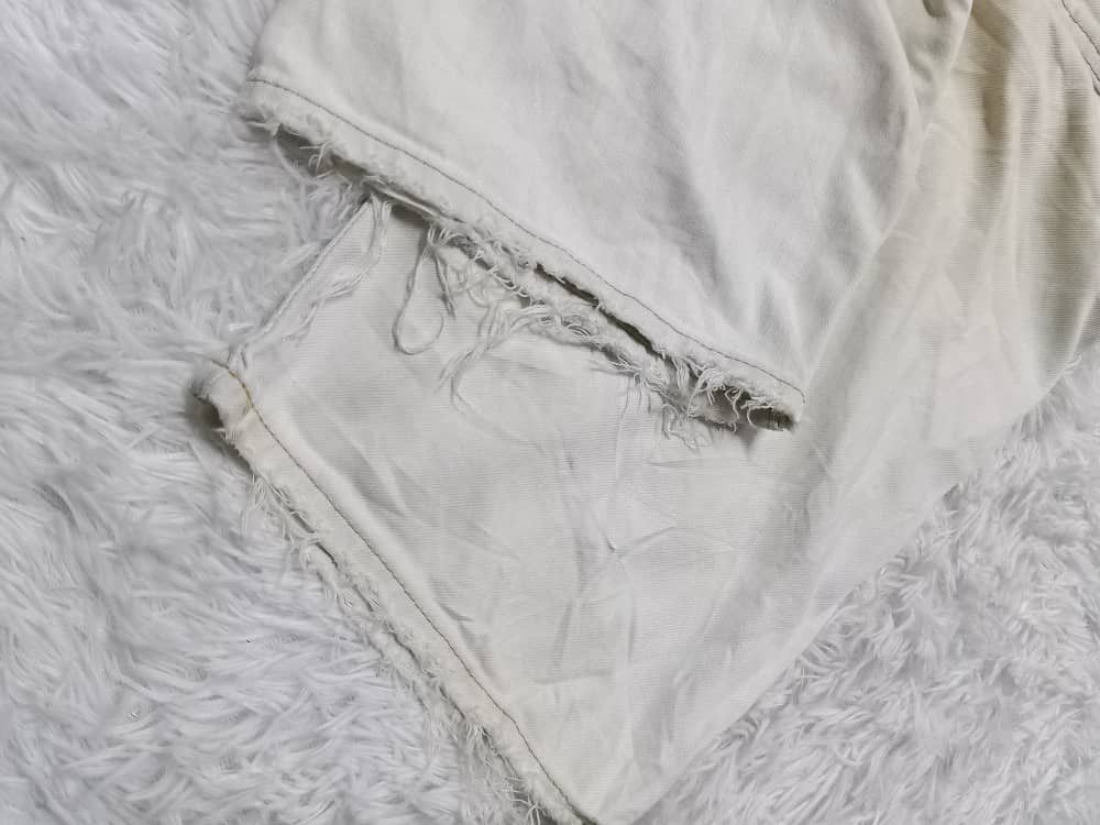 Levi's × Vintage VINTAGE 1997 LEVIS 501 LIGHT BLUE WASH DISTRESED SHORT DENI Size US 32 / EU 48 - 7 Thumbnail