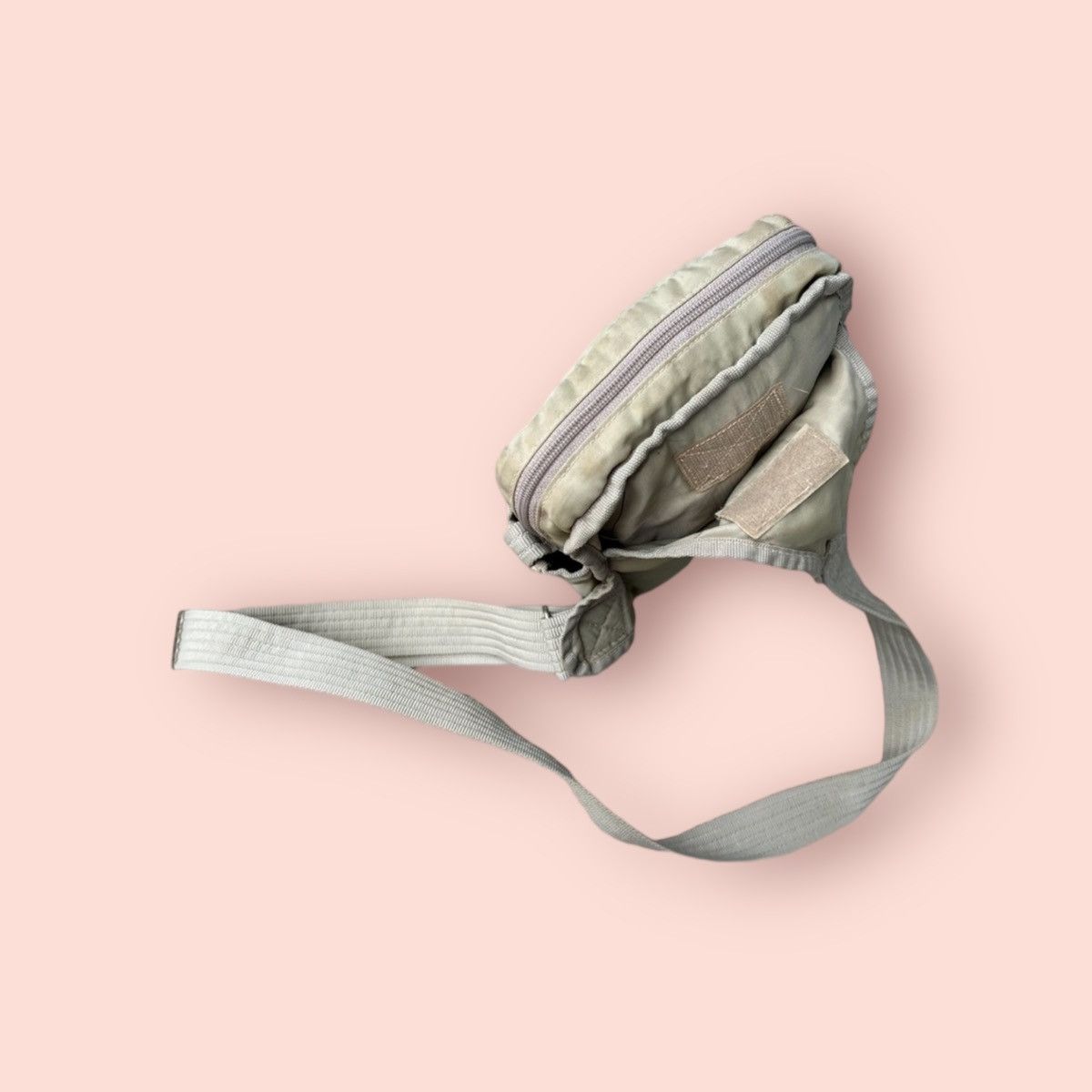 Japanese Brand × Jun Takahashi × Uniqlo VINTAGE Y2k UNIQLO BEIGE CROSSBODY BODYBAG Size ONE SIZE - 9 Thumbnail