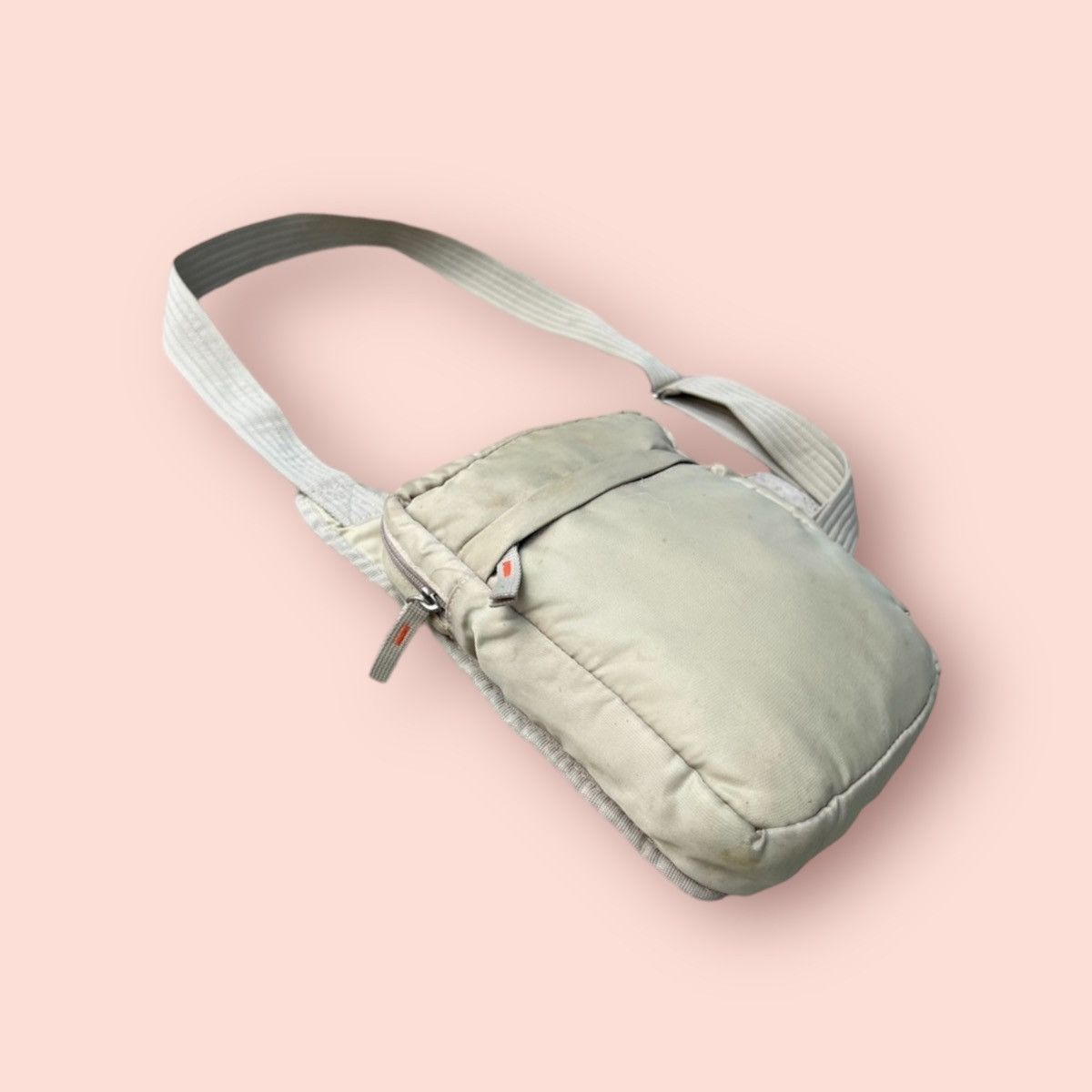 Japanese Brand × Jun Takahashi × Uniqlo VINTAGE Y2k UNIQLO BEIGE CROSSBODY BODYBAG Size ONE SIZE - 3 Thumbnail