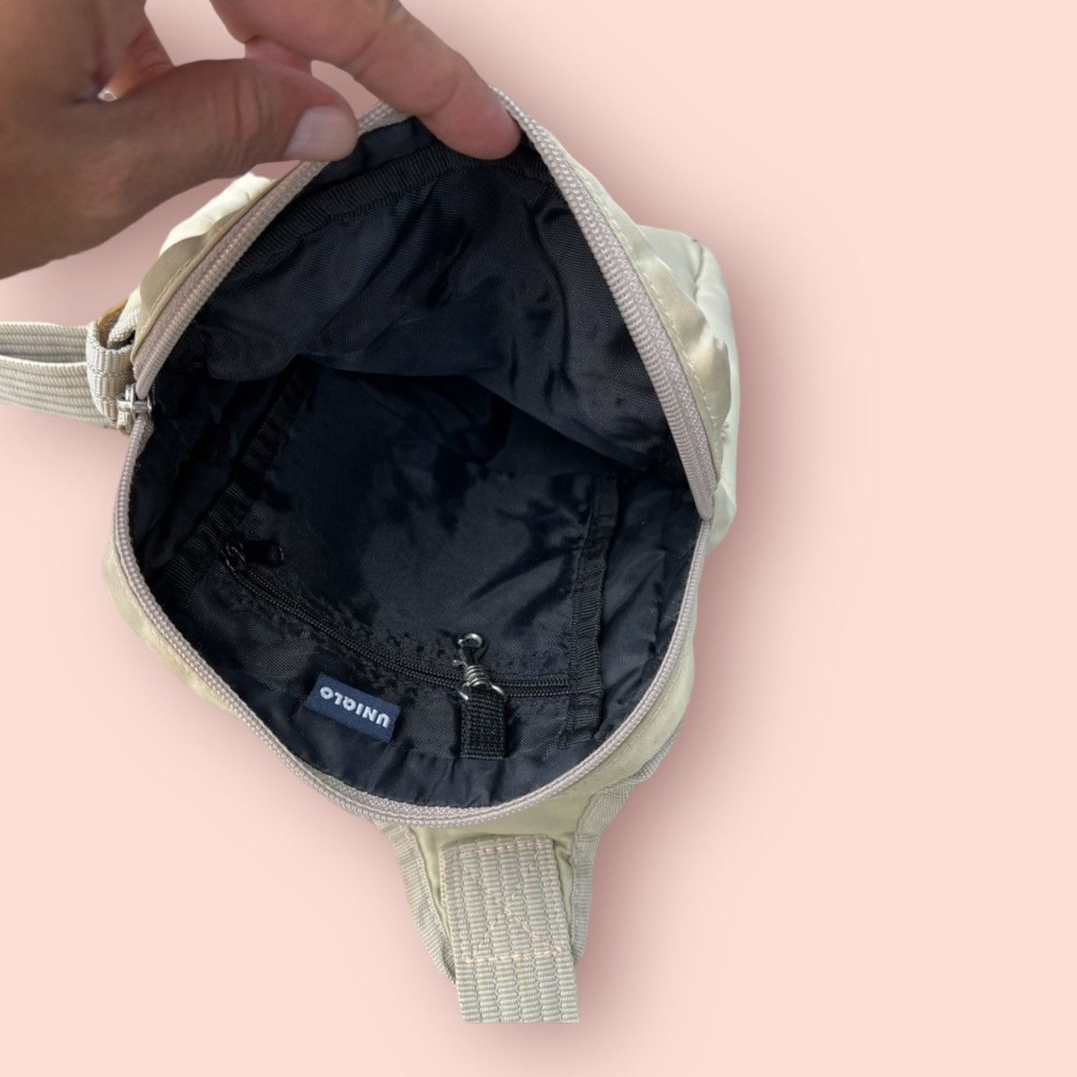 Japanese Brand × Jun Takahashi × Uniqlo VINTAGE Y2k UNIQLO BEIGE CROSSBODY BODYBAG Size ONE SIZE - 10 Thumbnail