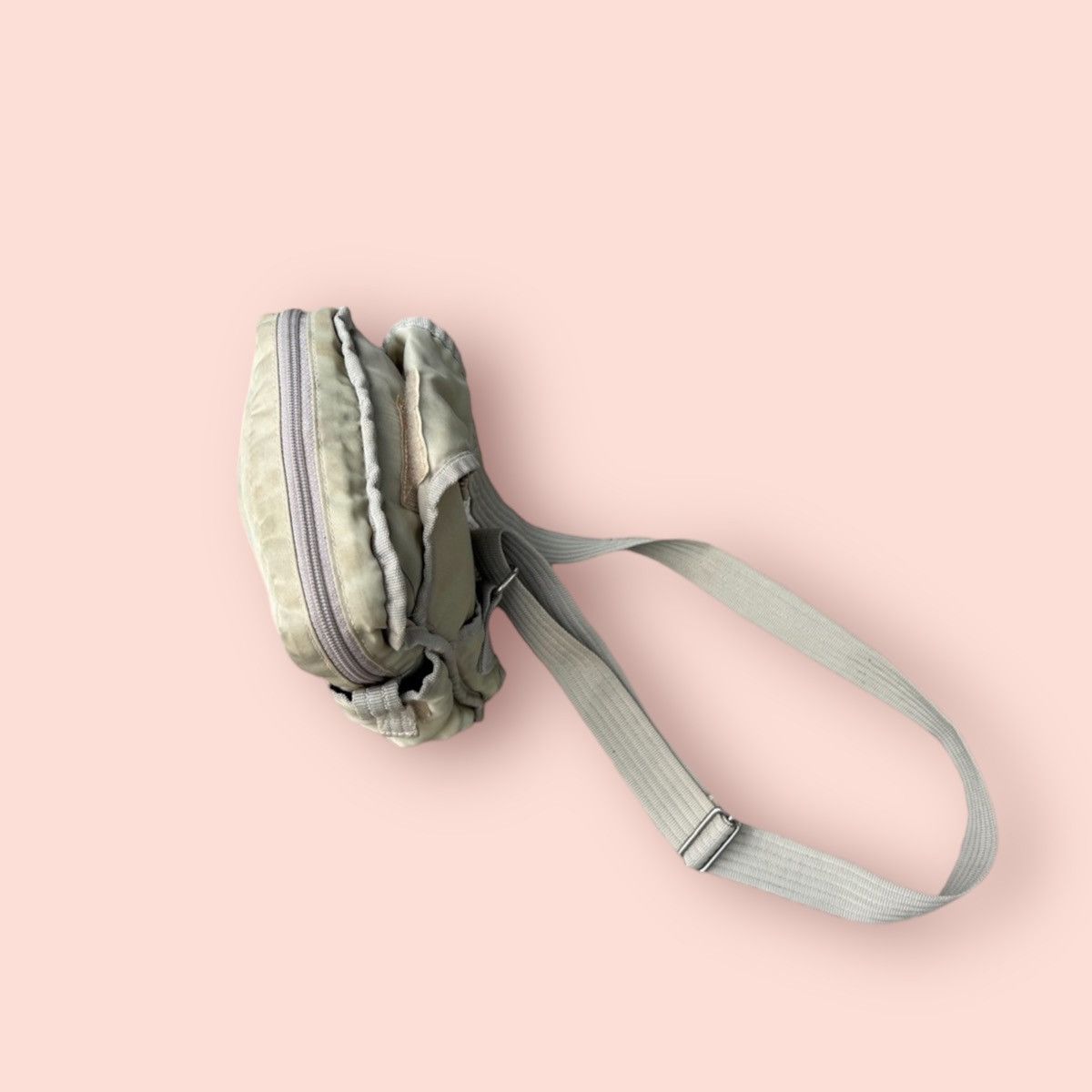 Japanese Brand × Jun Takahashi × Uniqlo VINTAGE Y2k UNIQLO BEIGE CROSSBODY BODYBAG Size ONE SIZE - 7 Thumbnail