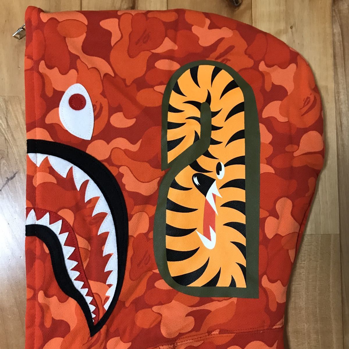 Bape 2011 Seoul city camo Shark full zip Hoodie red camo Size US M / EU 48-50 / 2 - 3 Thumbnail
