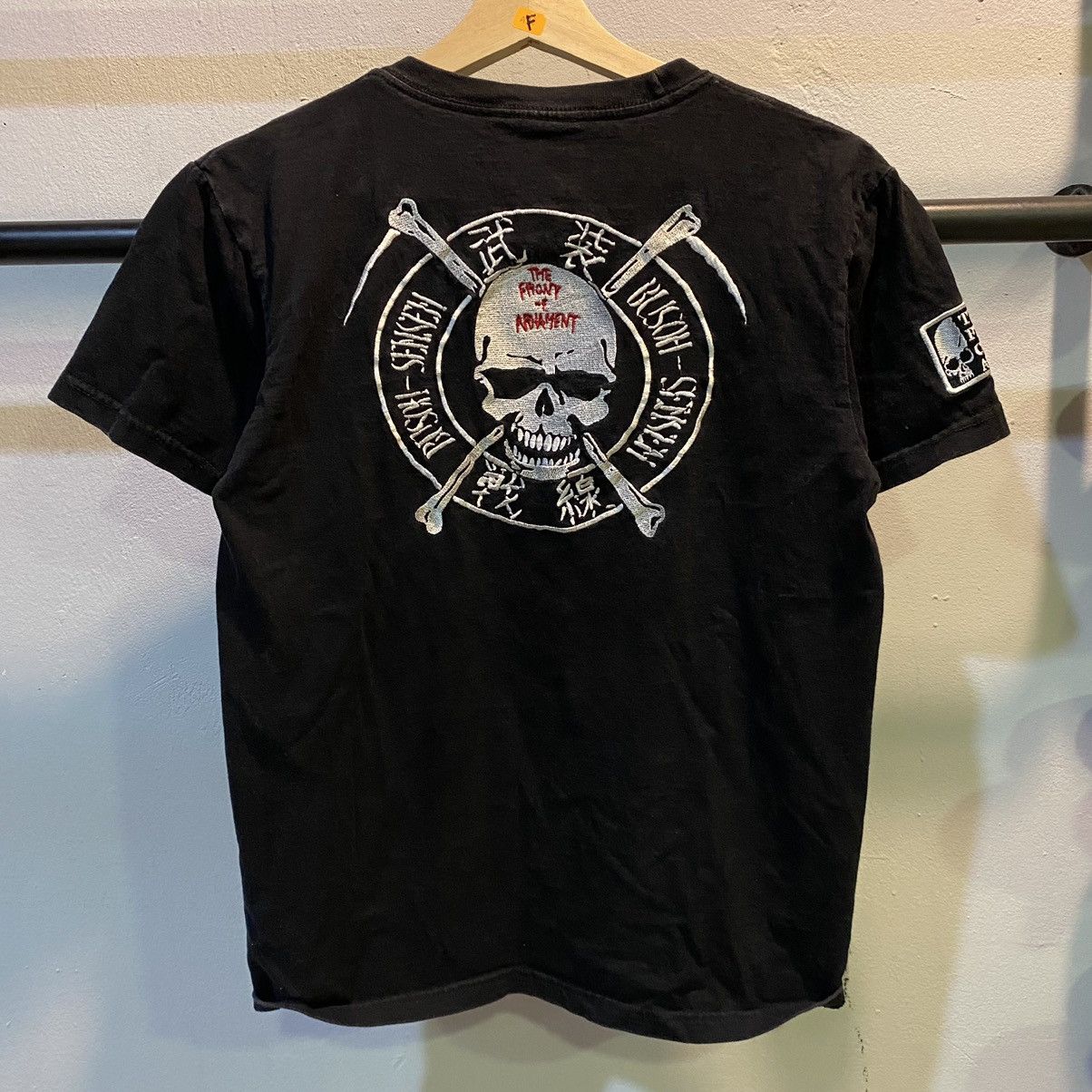 Band Tees × Japanese Brand Crows The Front Of Armament Skull Embroided Tee Size US S / EU 44-46 / 1 - 1 Thumbnail