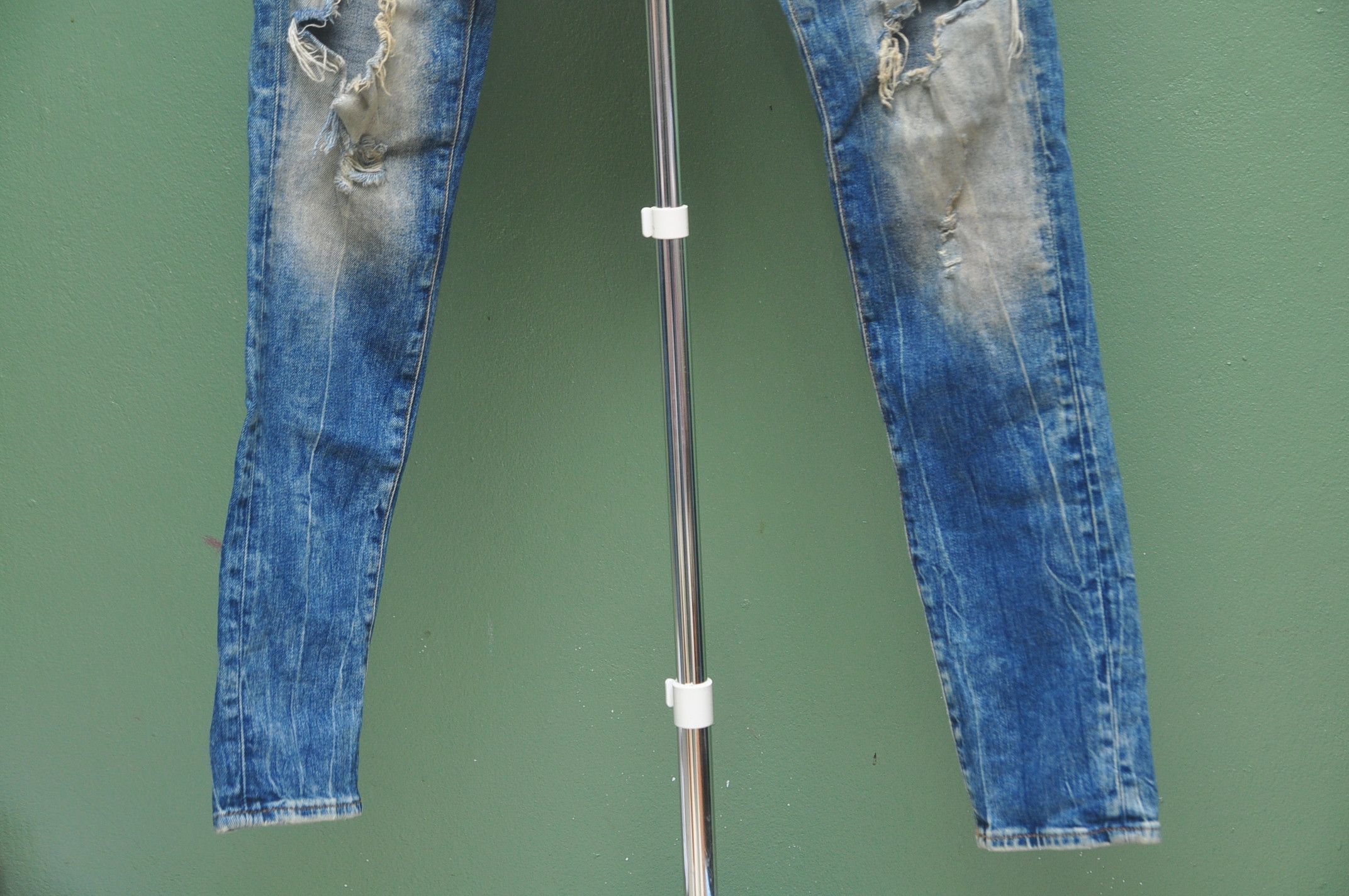 Designer × Japanese Brand Vintage H&M Made In Turkey Distressed Skinny Denim Size US 32 / EU 48 - 3 Thumbnail