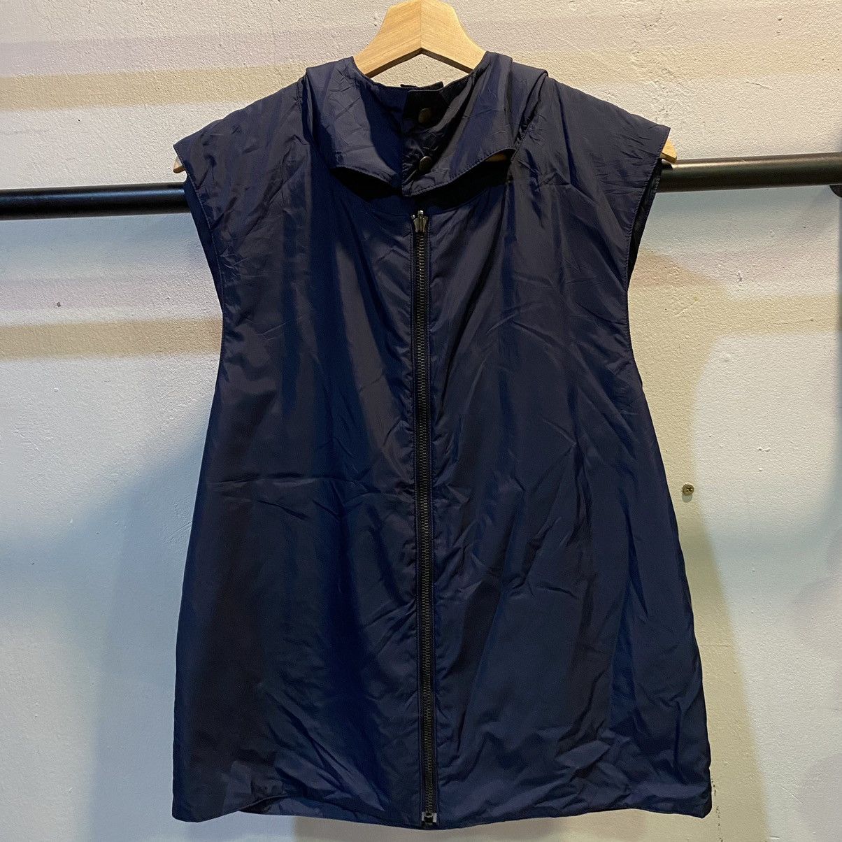 Maison Margiela Maison Margiela Sleeveless Vests Designer Light Jackets Size US S / EU 44-46 / 1 - 1 Thumbnail