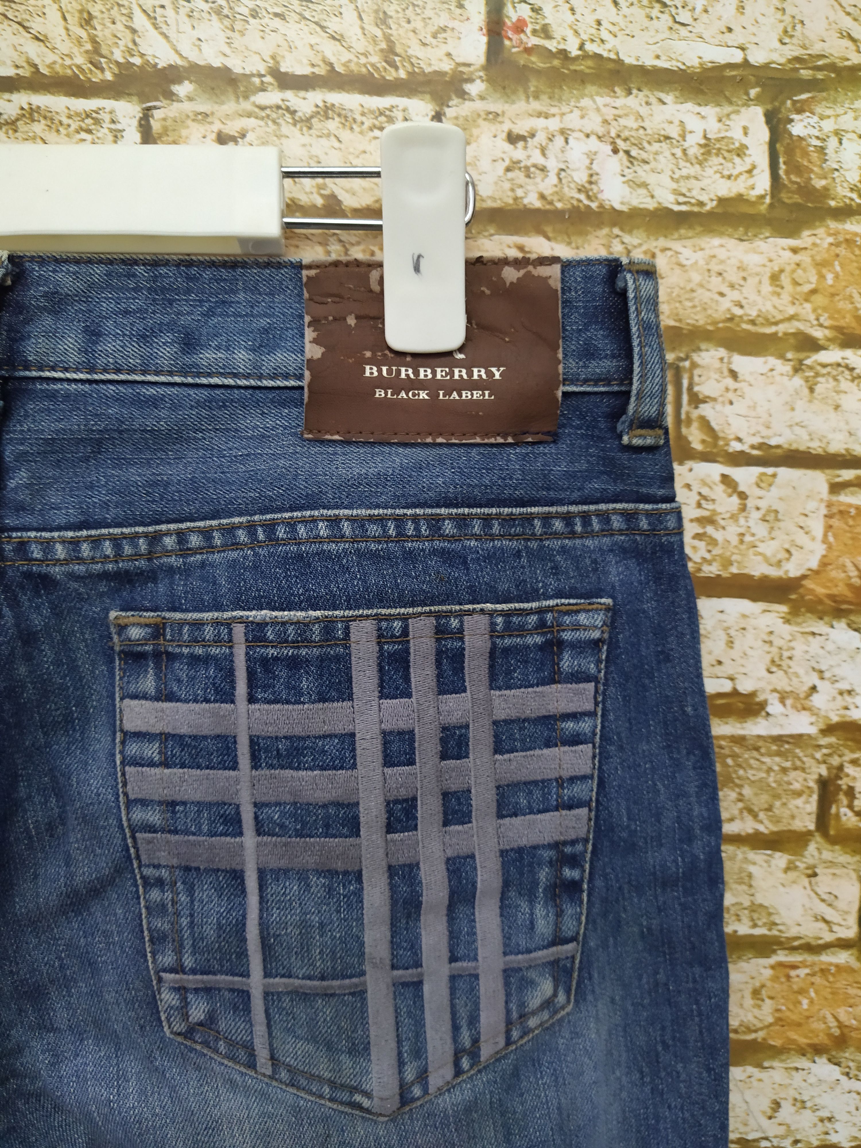 Burberry BURBERRY BLACK LABEL DENIM (B882) w31 Size US 31 - 2 Thumbnail