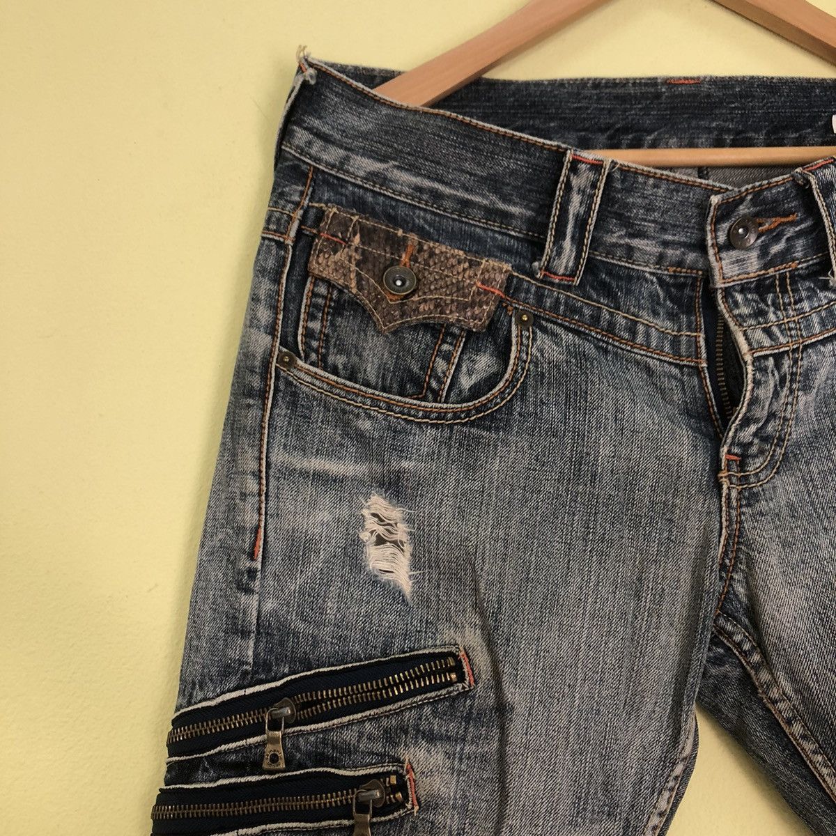 Japanese Brand Distressed Denim Semantic With Snake Pocket Size US 34 / EU 50 - 5 Thumbnail