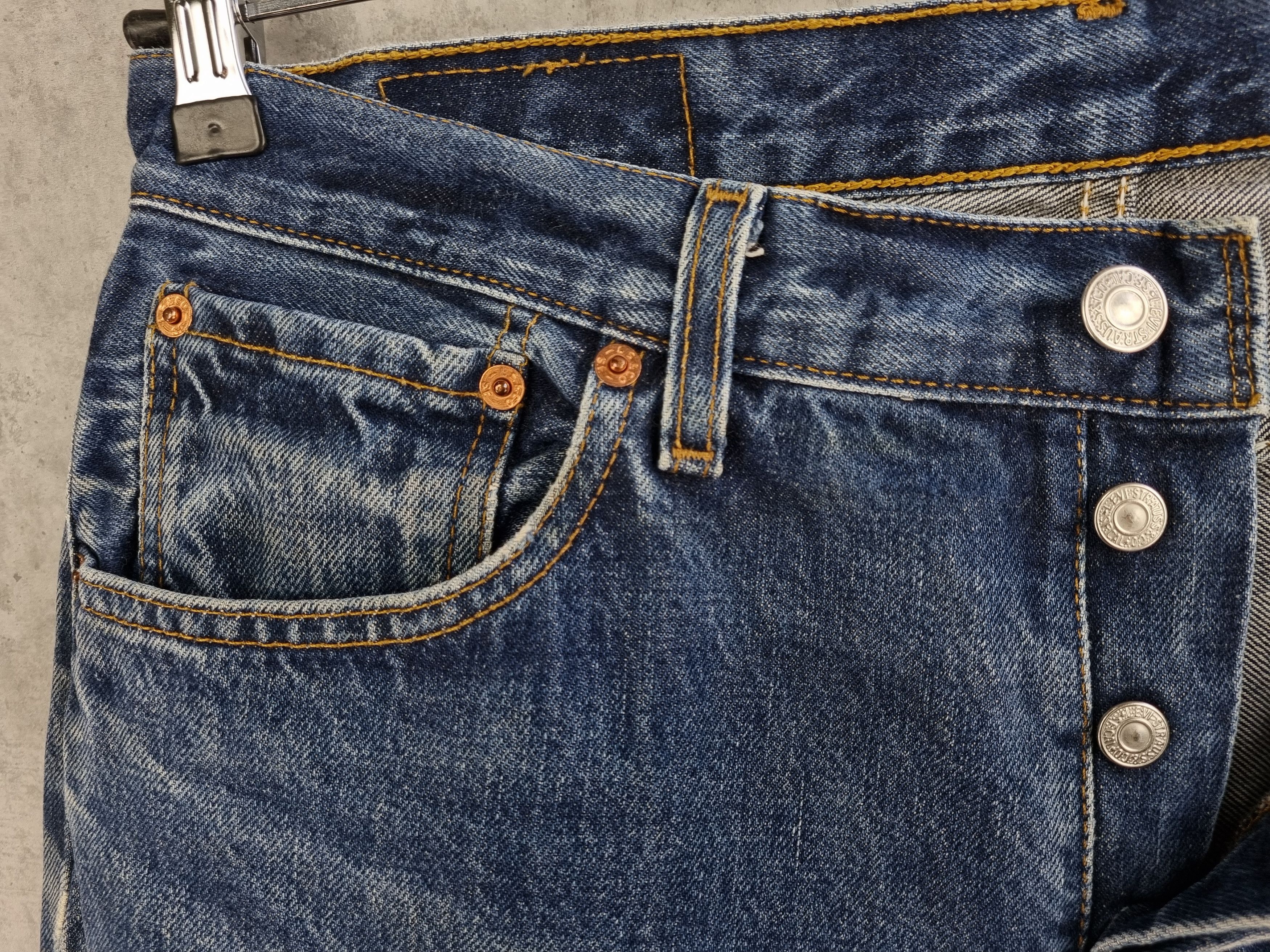 Levi's Rare 90s LEVIS Faded Denim Jeans Vintage Pants Size US 33 - 13 Thumbnail