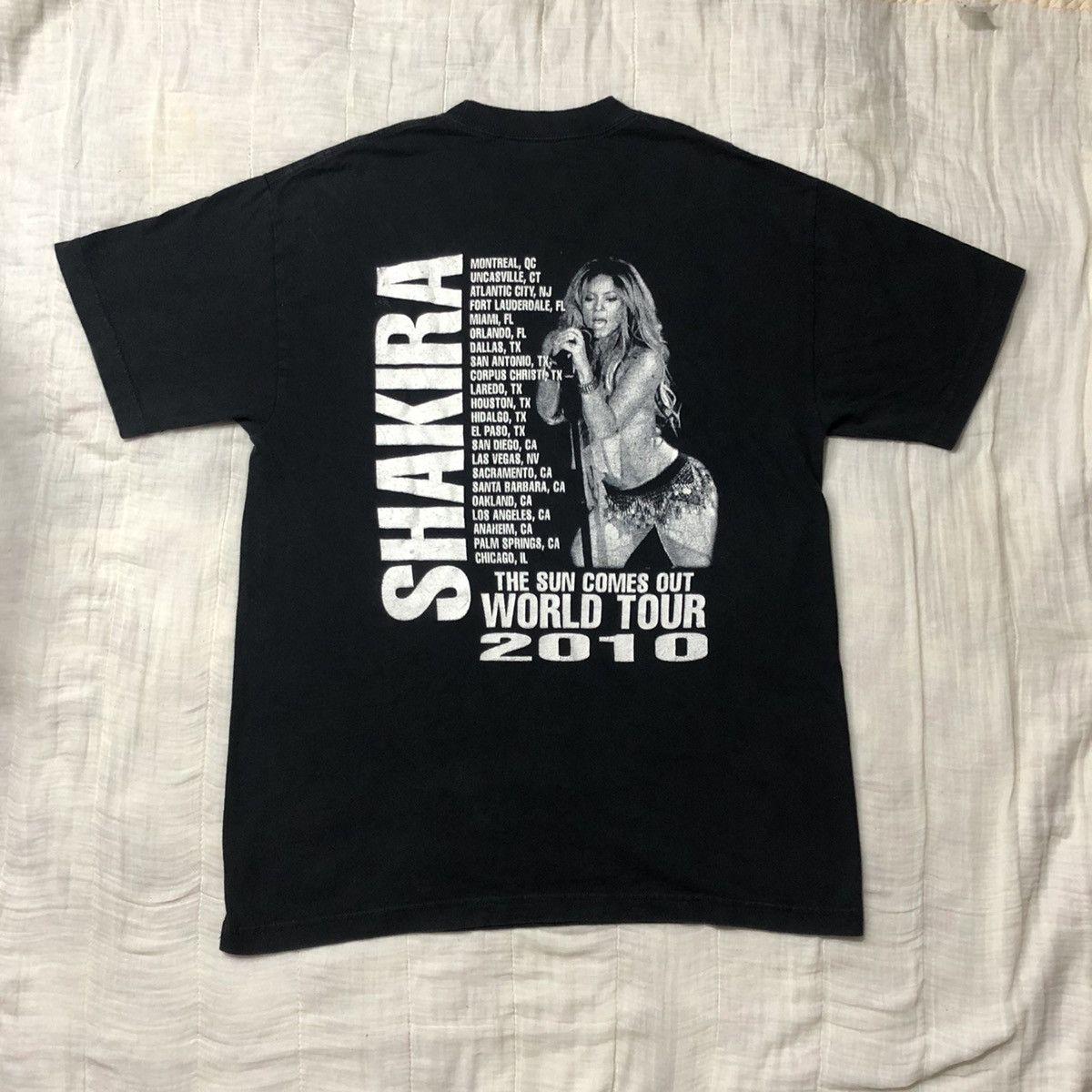 Band Tees Shakira World Tour Vintage T Shirt Size US L / EU 52-54 / 3 - 3 Thumbnail