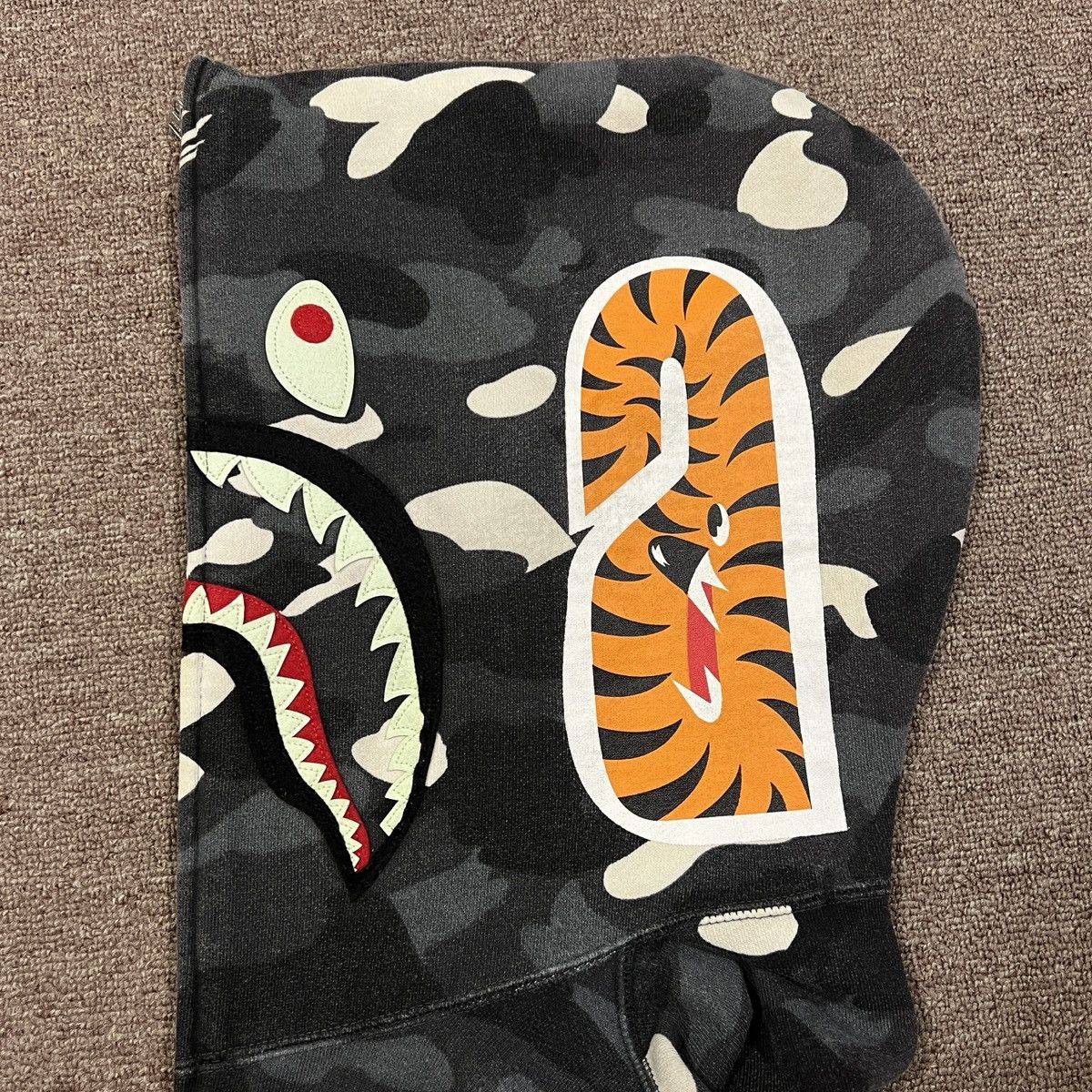 Bape Bape Camo Glowing Shark Hoodie Size US S / EU 44-46 / 1 - 7 Thumbnail