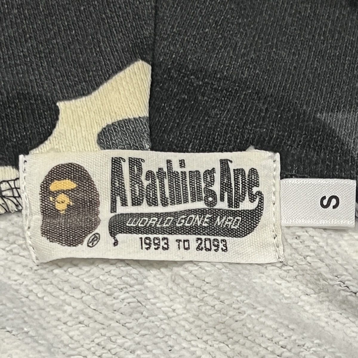 Bape Bape Camo Glowing Shark Hoodie Size US S / EU 44-46 / 1 - 19 Thumbnail