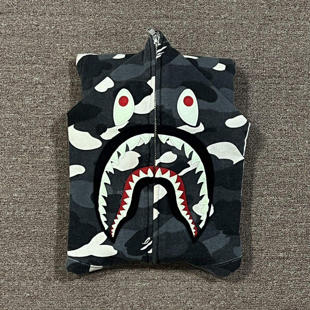Bape Bape Camo Glowing Shark Hoodie Size US S / EU 44-46 / 1 - 3 Thumbnail