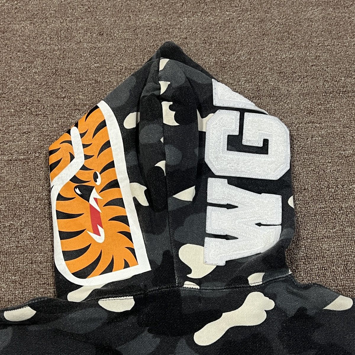 Bape Bape Camo Glowing Shark Hoodie Size US S / EU 44-46 / 1 - 5 Thumbnail