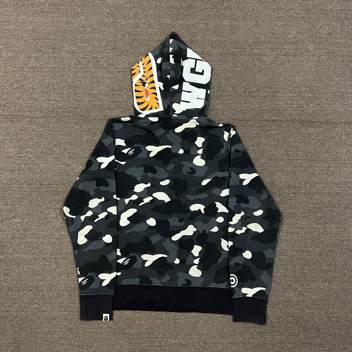 Bape Bape Camo Glowing Shark Hoodie Size US S / EU 44-46 / 1 - 2 Thumbnail