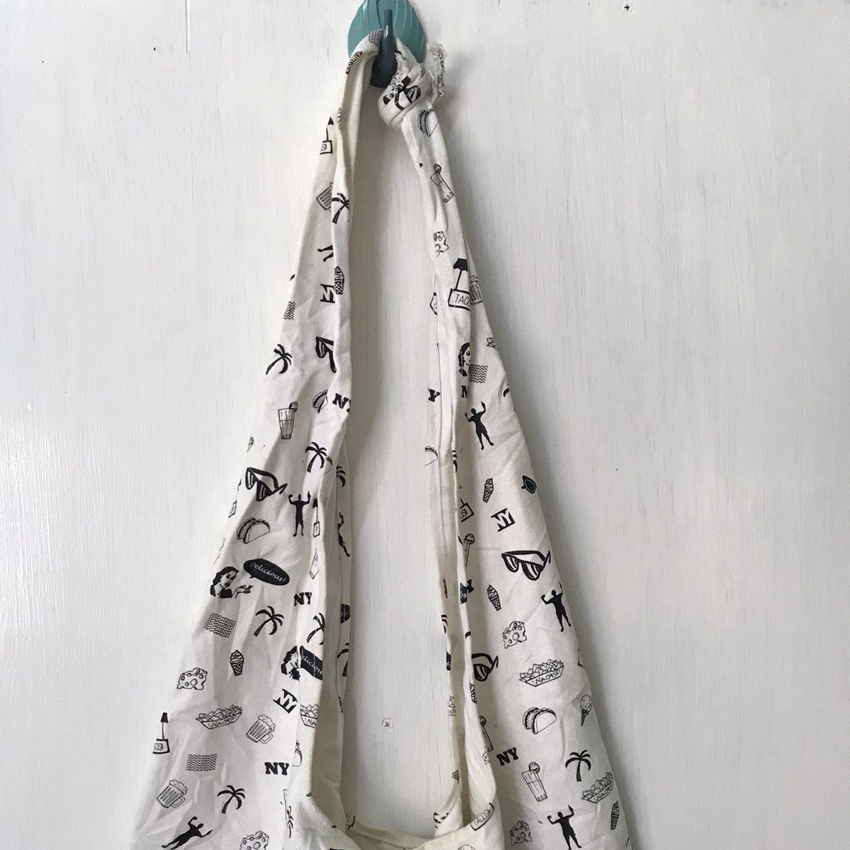 Other 🔥 RARE 🔥 Location nice design bag Size ONE SIZE - 8 Thumbnail