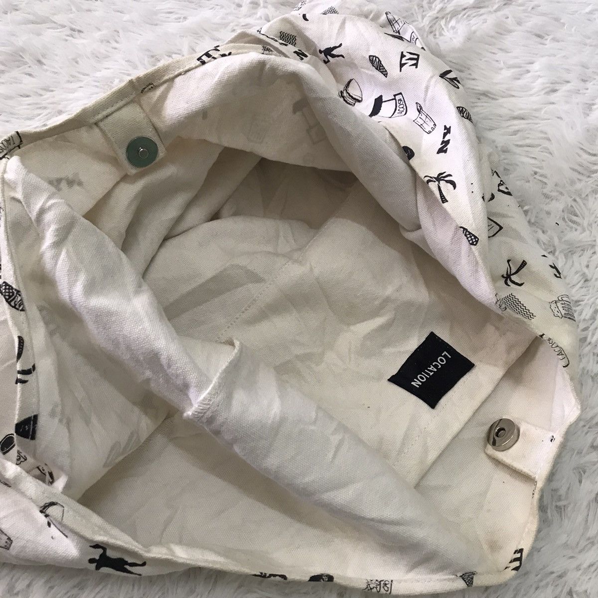 Other 🔥 RARE 🔥 Location nice design bag Size ONE SIZE - 9 Thumbnail
