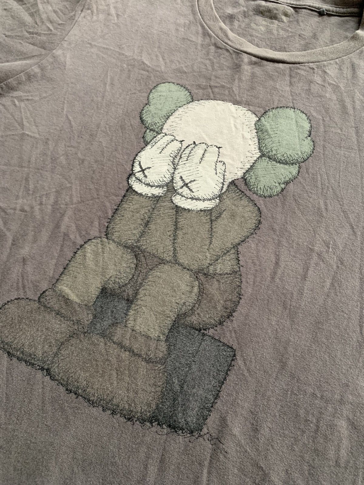 Kaws Uniqlo Kaws Sun Thrashed Faded Tshirt Size US L / EU 52-54 / 3 - 2 Thumbnail