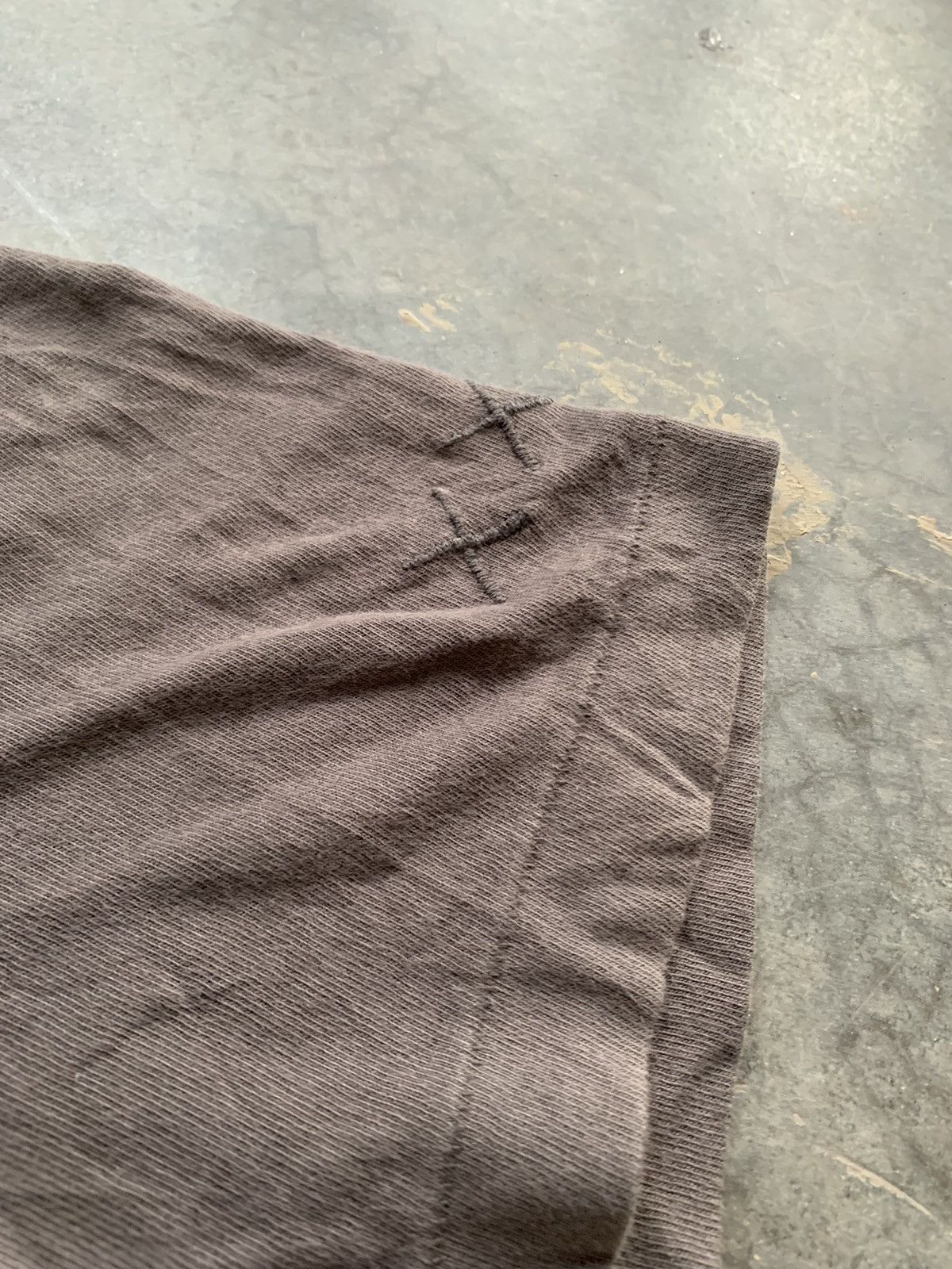 Kaws Uniqlo Kaws Sun Thrashed Faded Tshirt Size US L / EU 52-54 / 3 - 4 Thumbnail