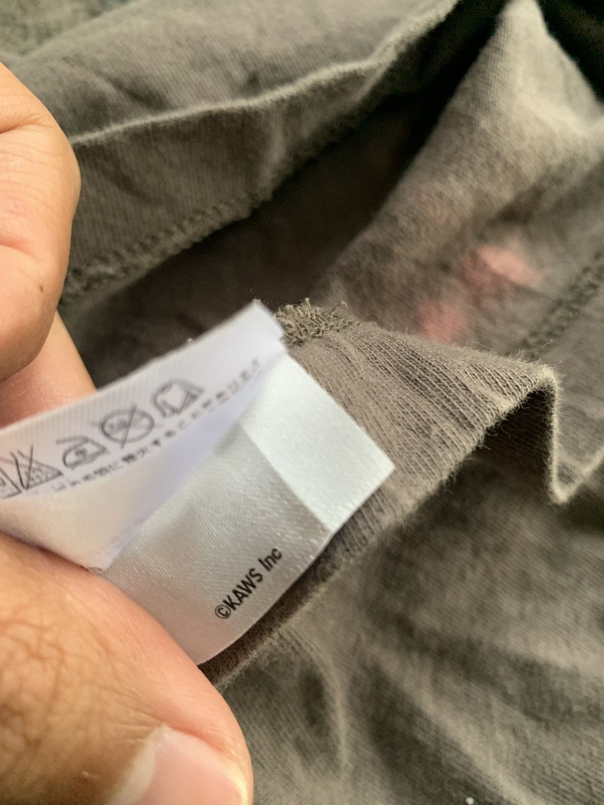 Kaws Uniqlo Kaws Sun Thrashed Faded Tshirt Size US L / EU 52-54 / 3 - 7 Thumbnail