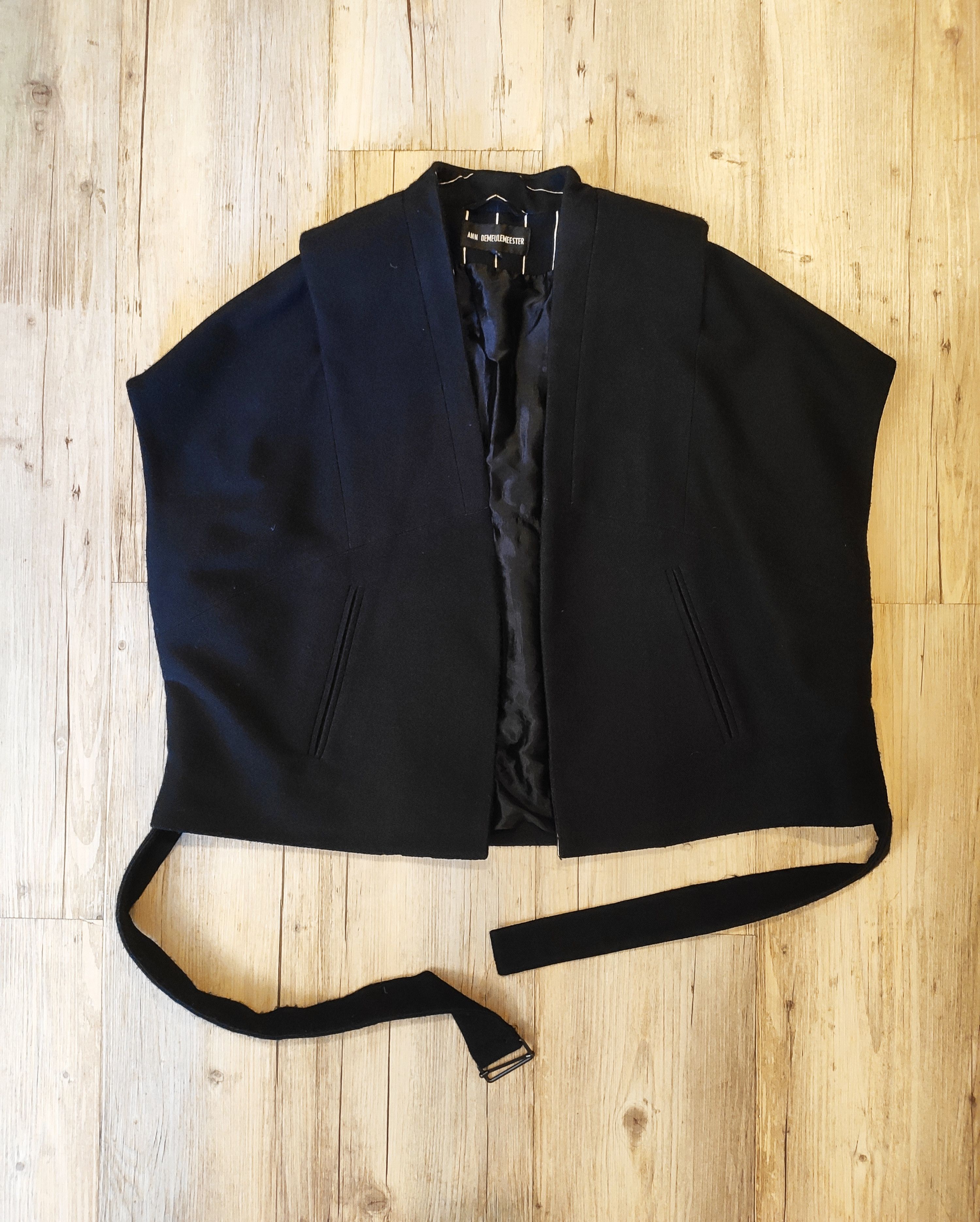Ann Demeulemeester Belted slevelesss coat/vest.Like Rick Owens or Ziggy Chen Size S / US 4 / IT 40 - 1 Thumbnail