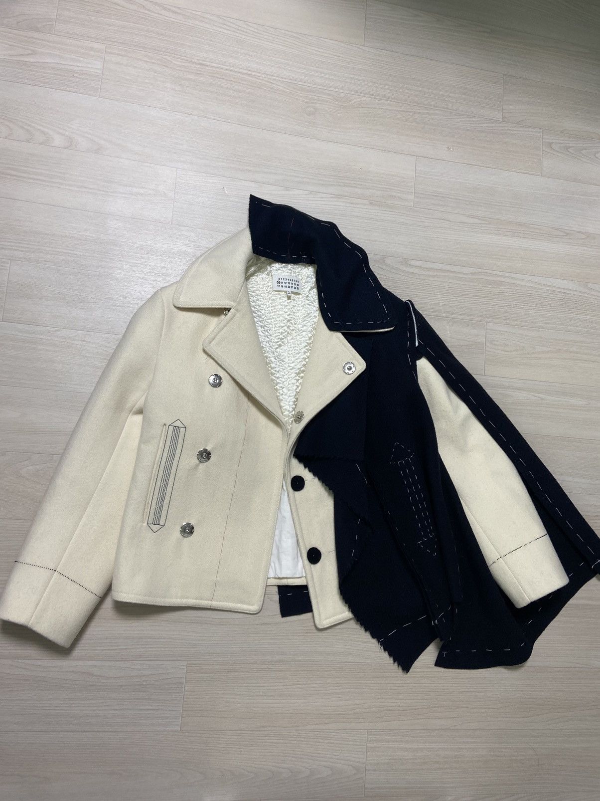 Maison Margiela 44 Maison Margiela Fw20 Two tone in progress coat Size US S / EU 44-46 / 1 - 1 Thumbnail