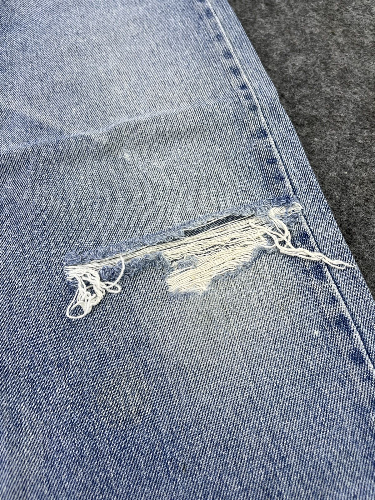Levi's Vintage Levis 505 Distressed Jeans - J895 Size US 31 - 10 Thumbnail