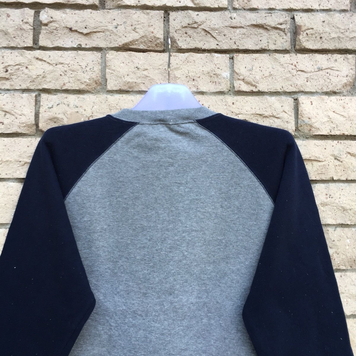 YANKEES baseball sweatshirt spell out small logo.. NY logo