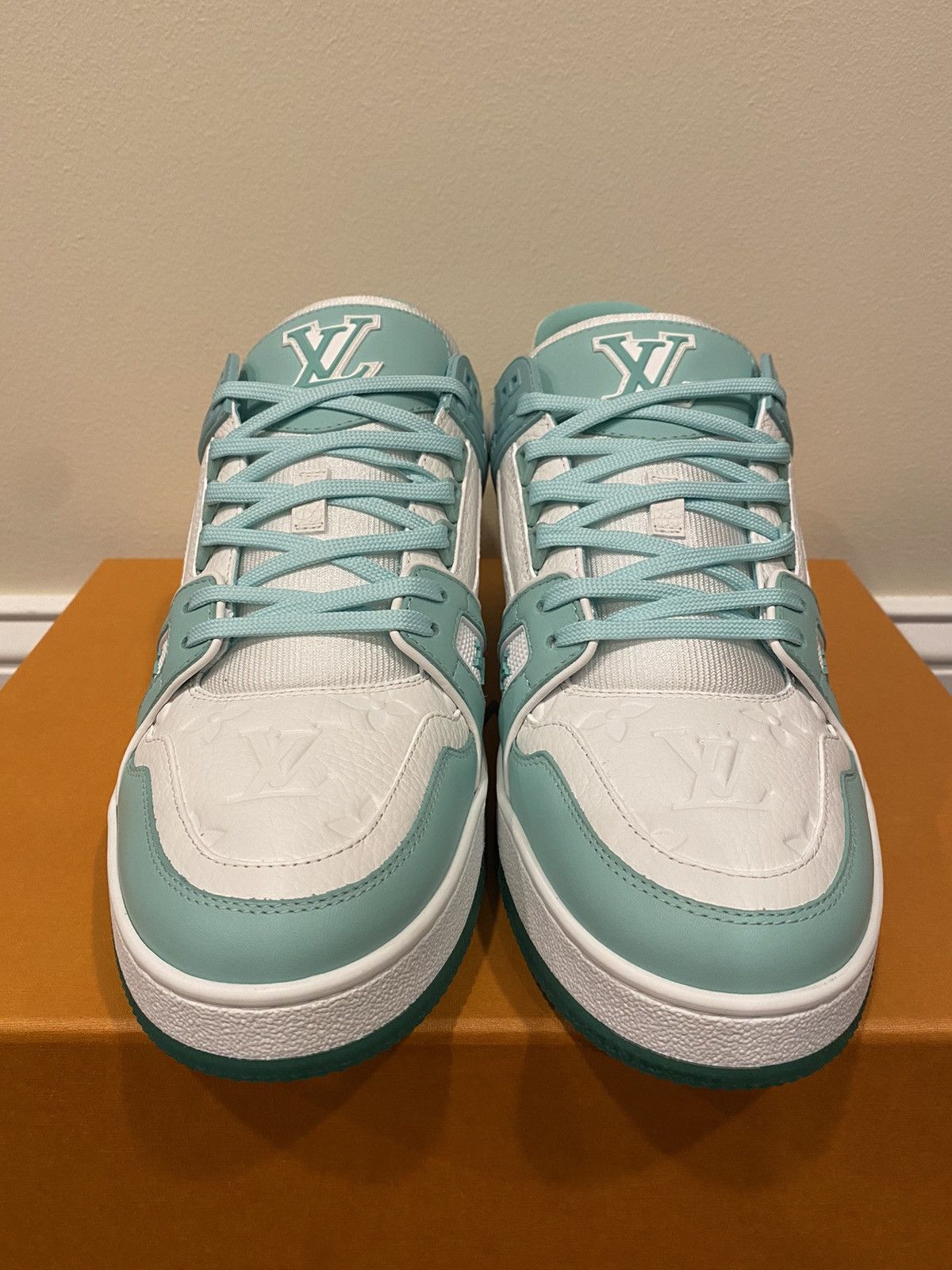 Louis Vuitton Louis Vuitton Trainer Mint Green / White LV 8.5 Size US 8.5 / EU 41-42 - 3 Thumbnail