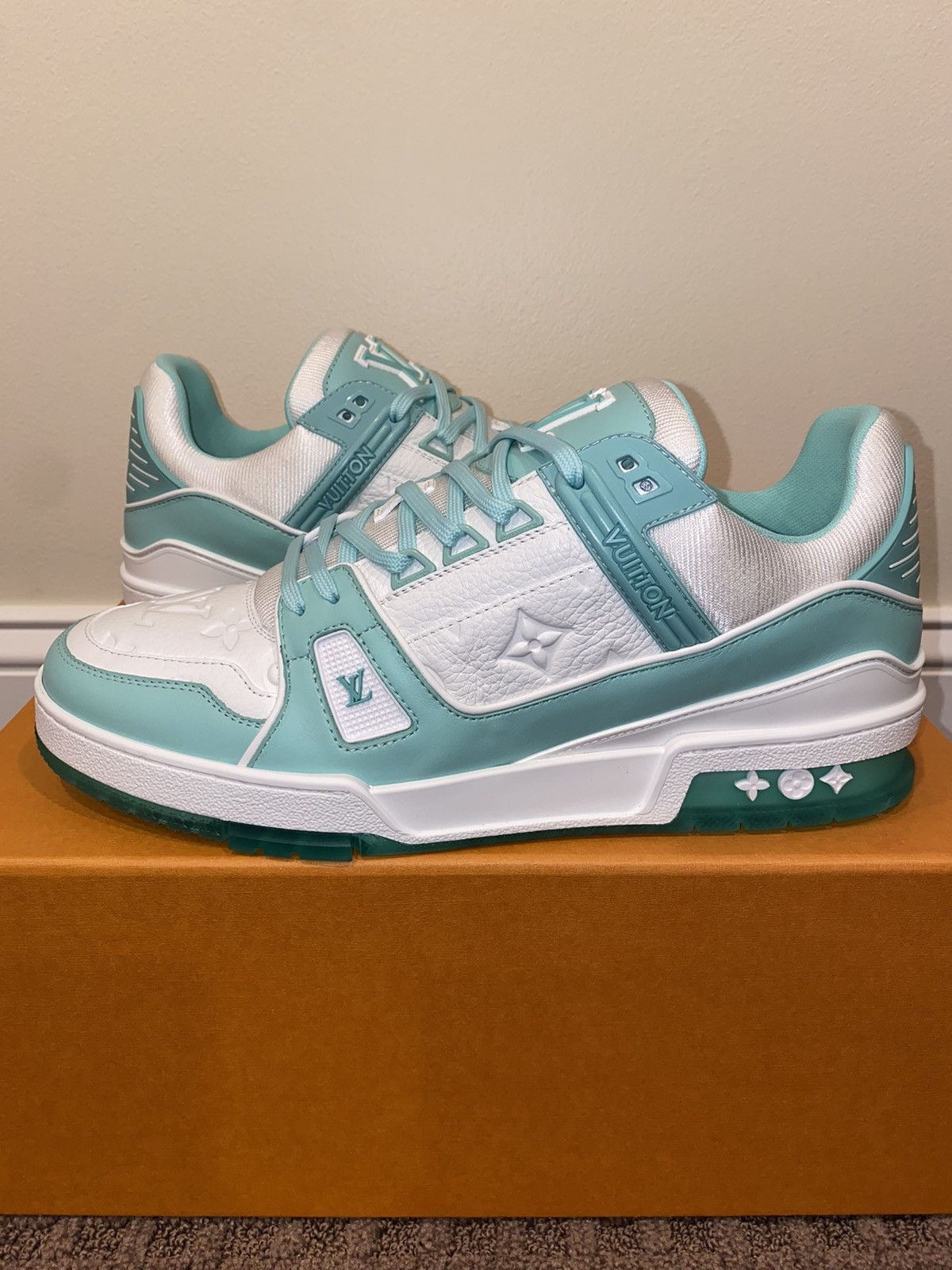 Louis Vuitton Louis Vuitton Trainer Mint Green / White LV 8.5 Size US 8.5 / EU 41-42 - 2 Thumbnail