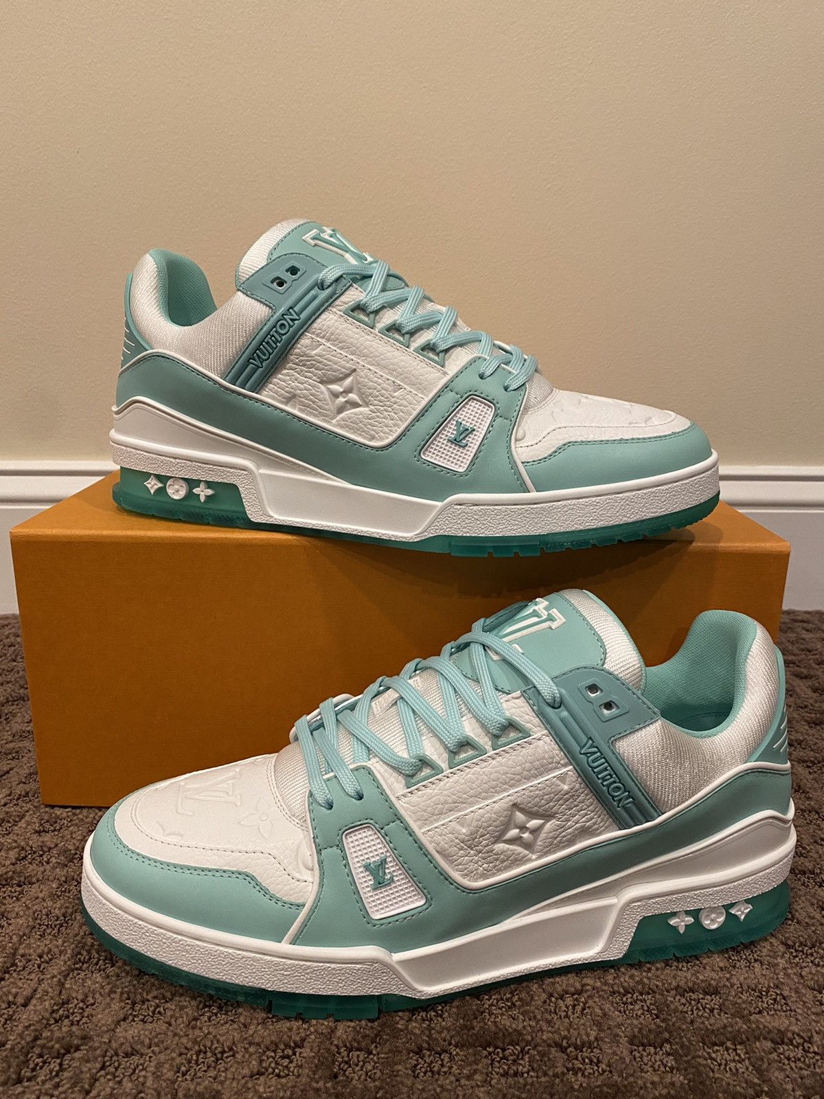 Louis Vuitton Louis Vuitton Trainer Mint Green / White LV 8.5 Size US 8.5 / EU 41-42 - 7 Thumbnail